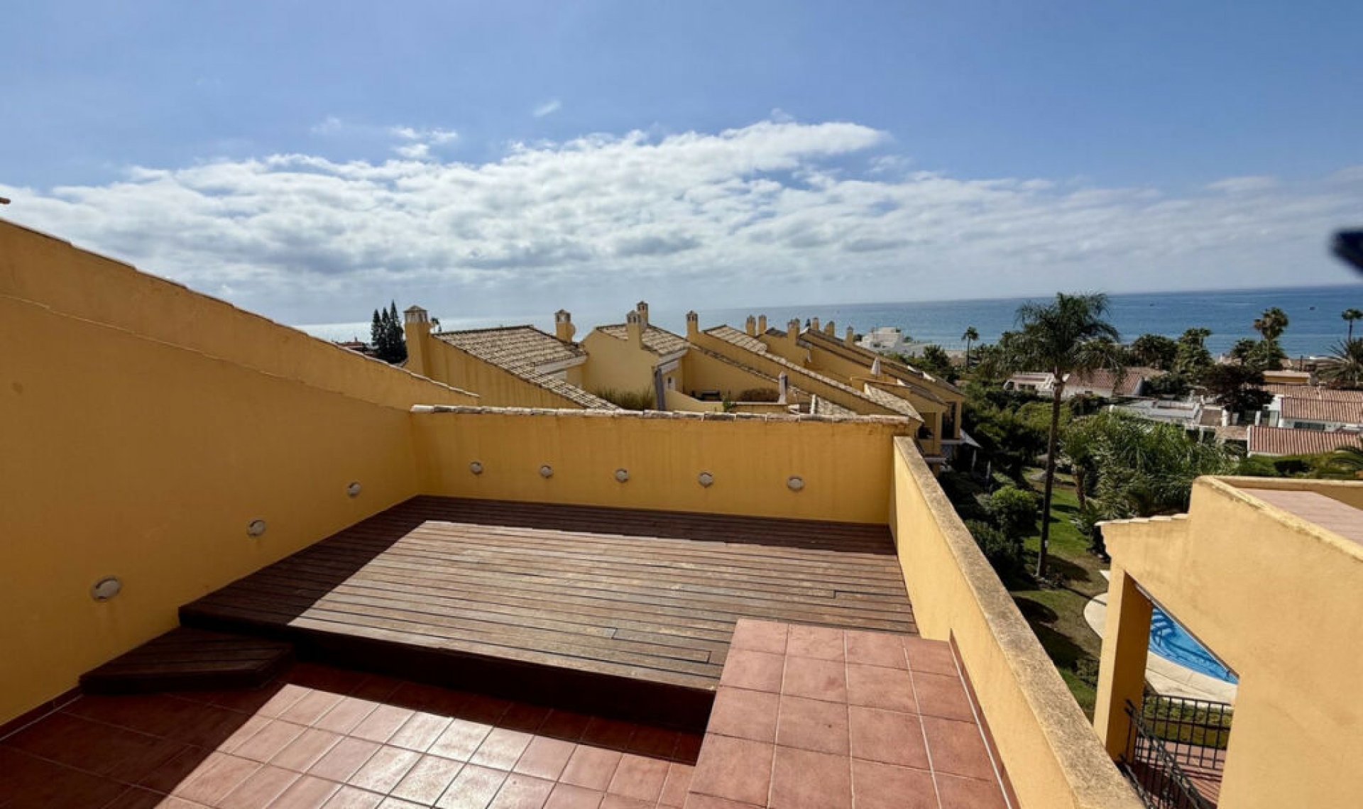 Resale - House -
Elviria