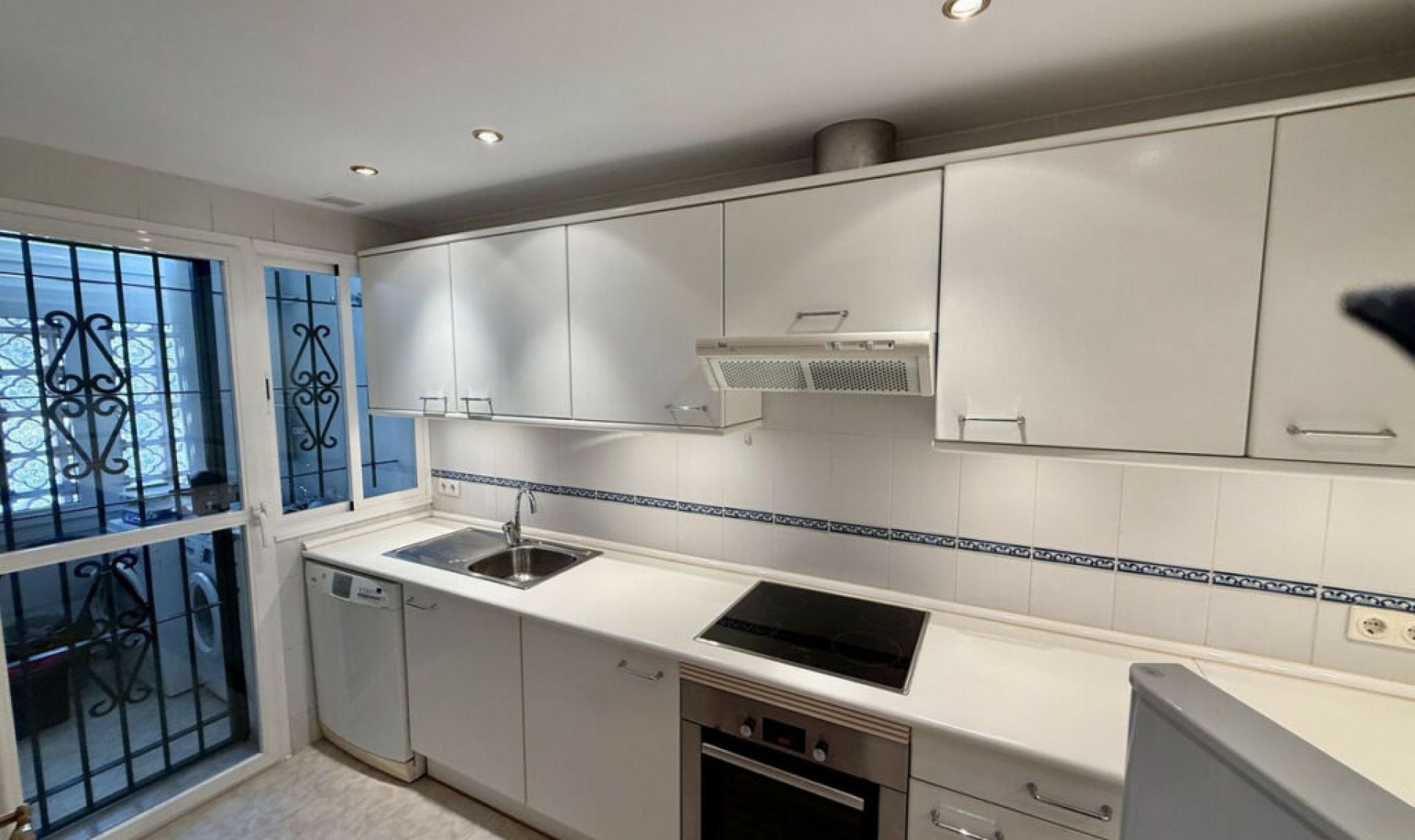 Resale - House -
Elviria