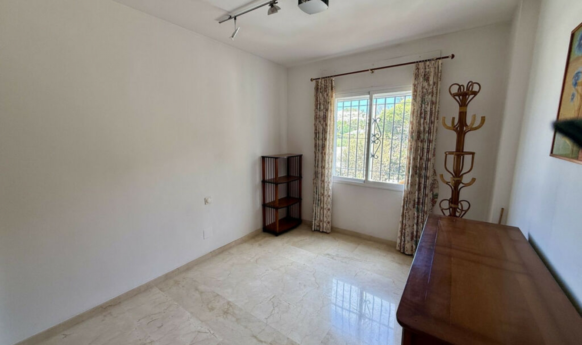 Resale - House -
Elviria