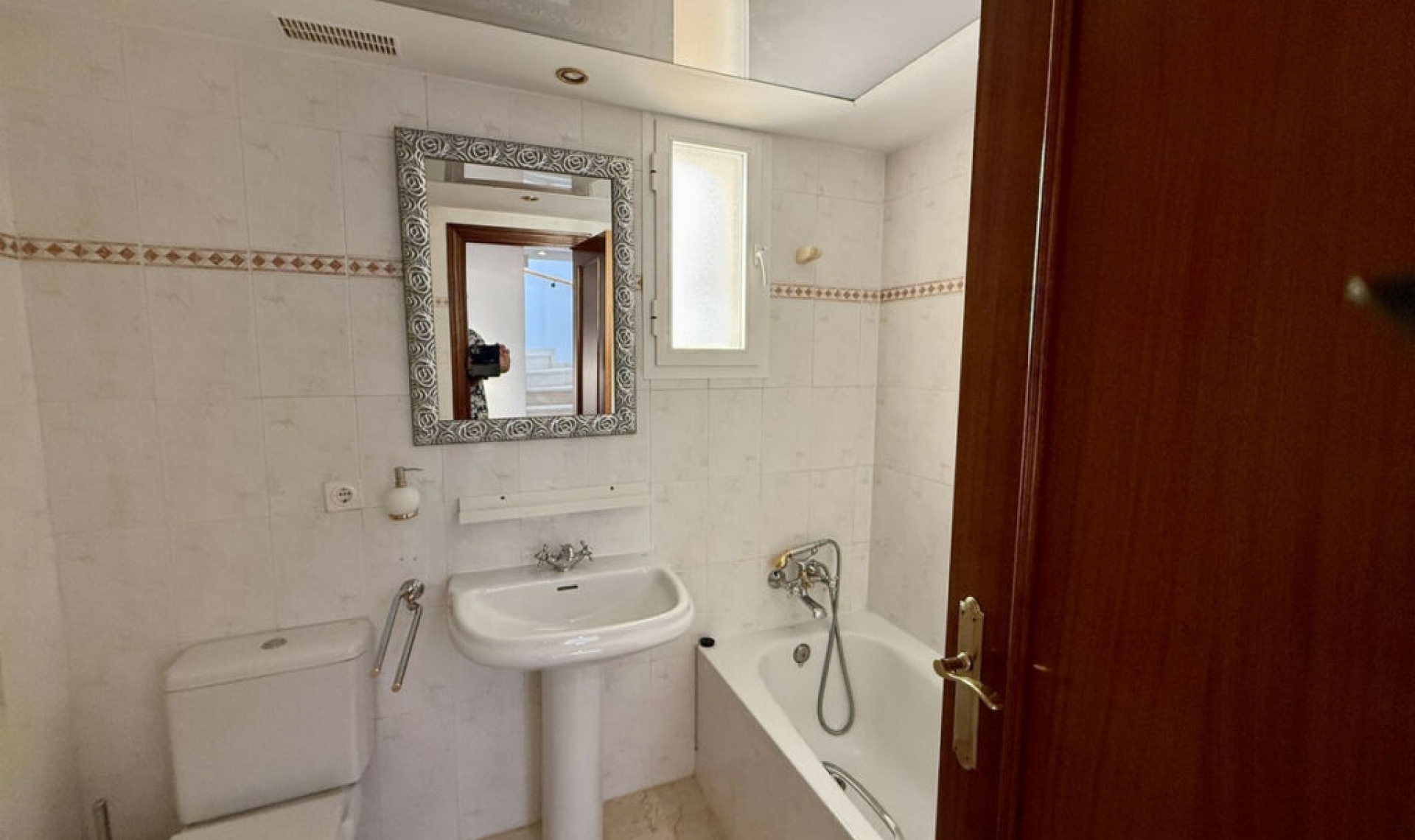 Resale - House -
Elviria