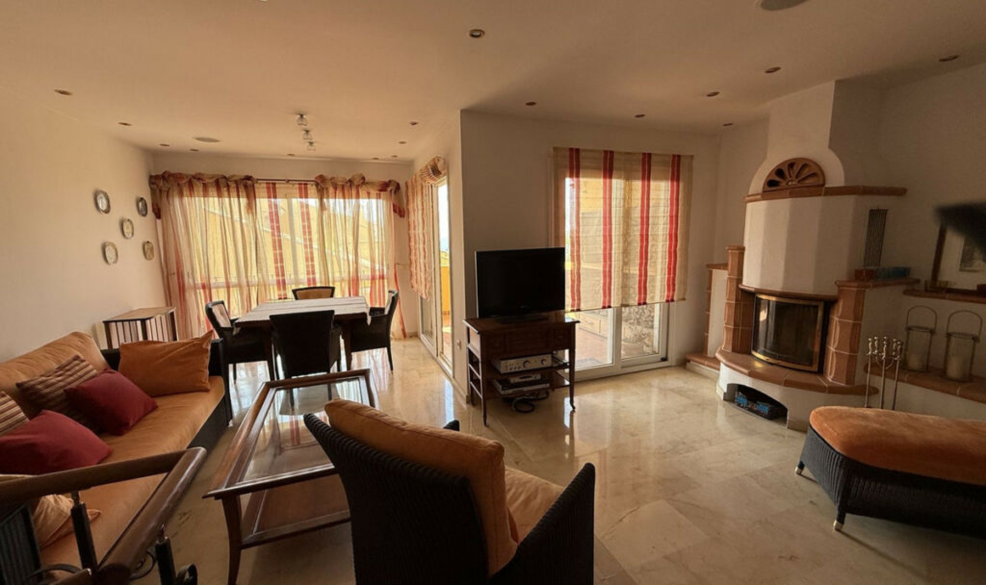 Resale - House -
Elviria