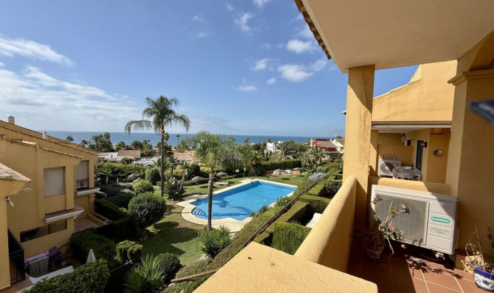 Resale - House -
Elviria