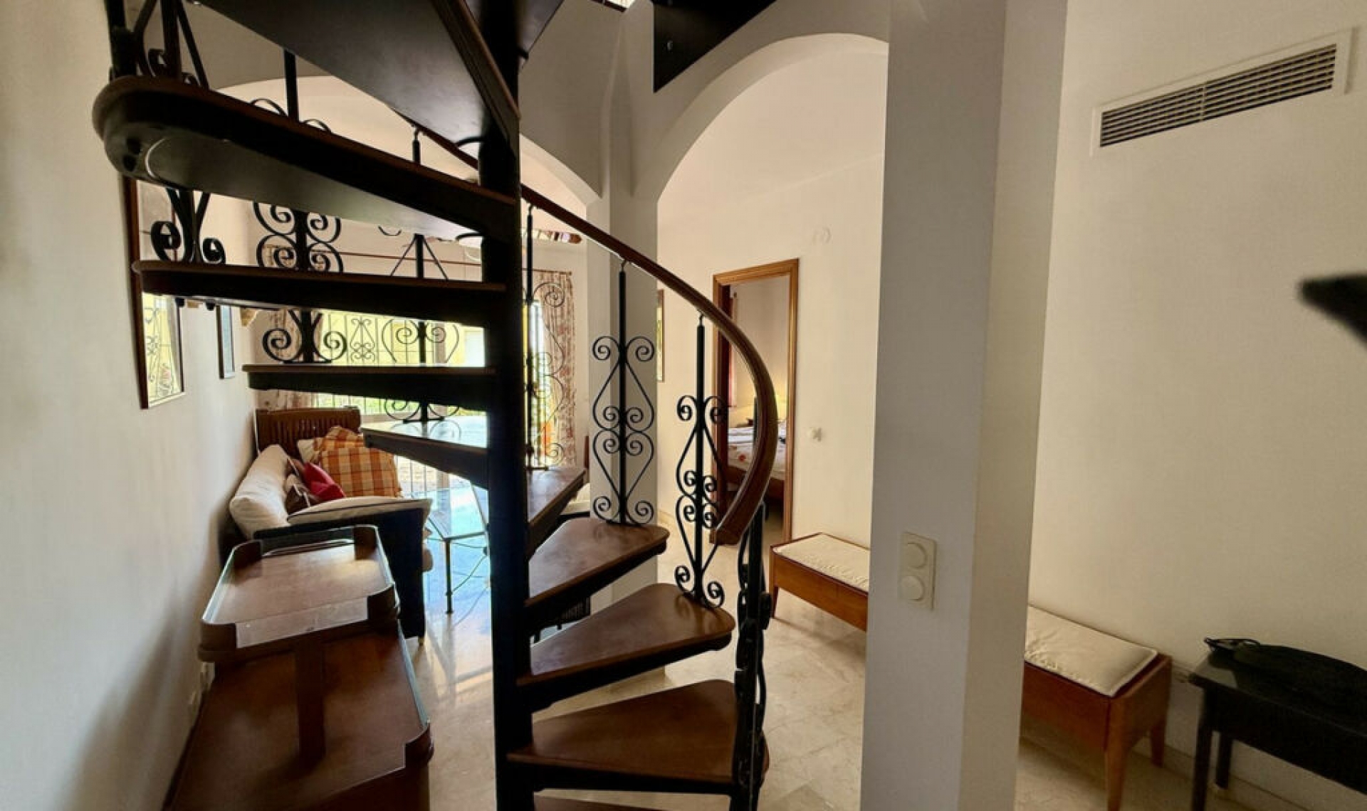 Resale - House -
Elviria