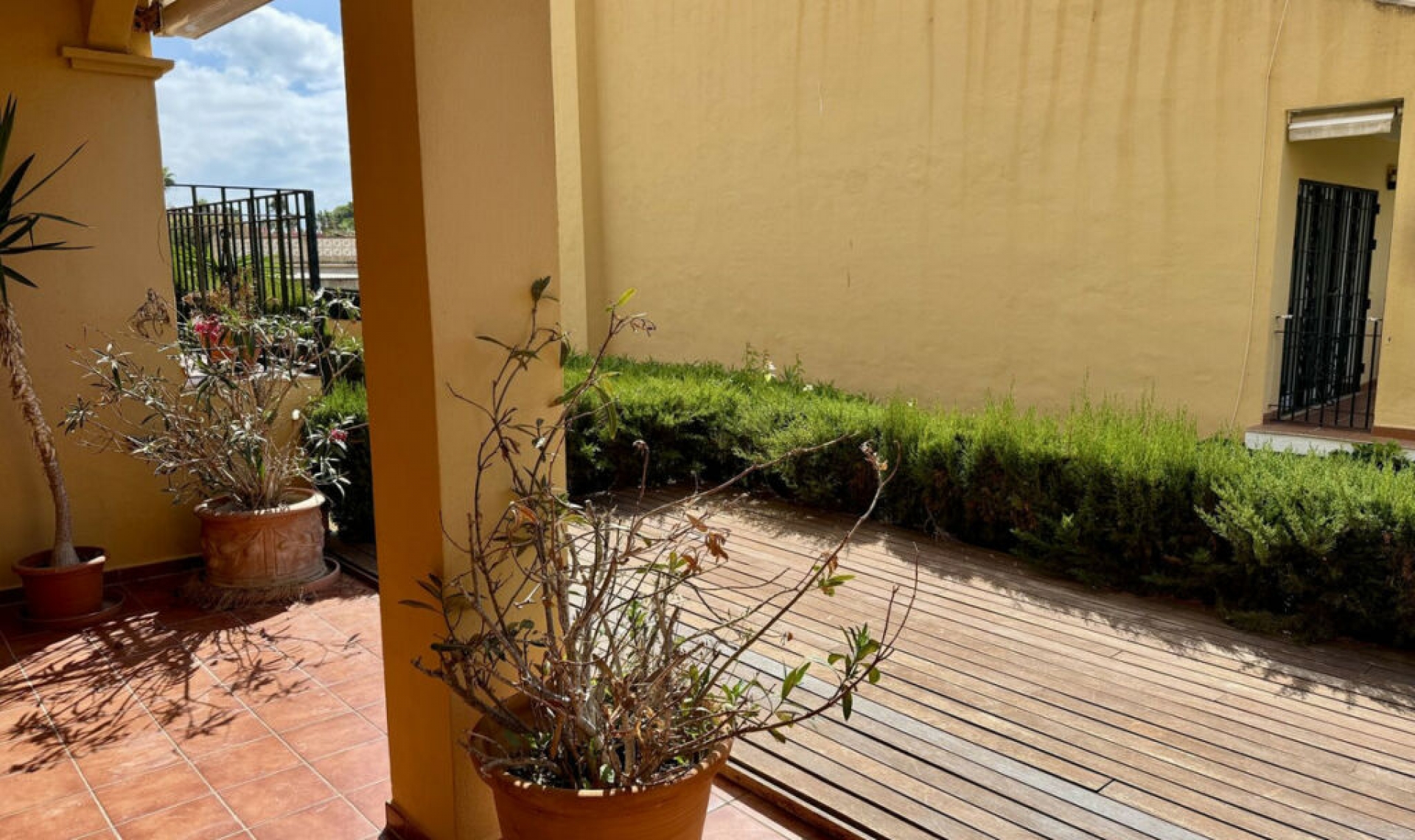 Resale - House -
Elviria