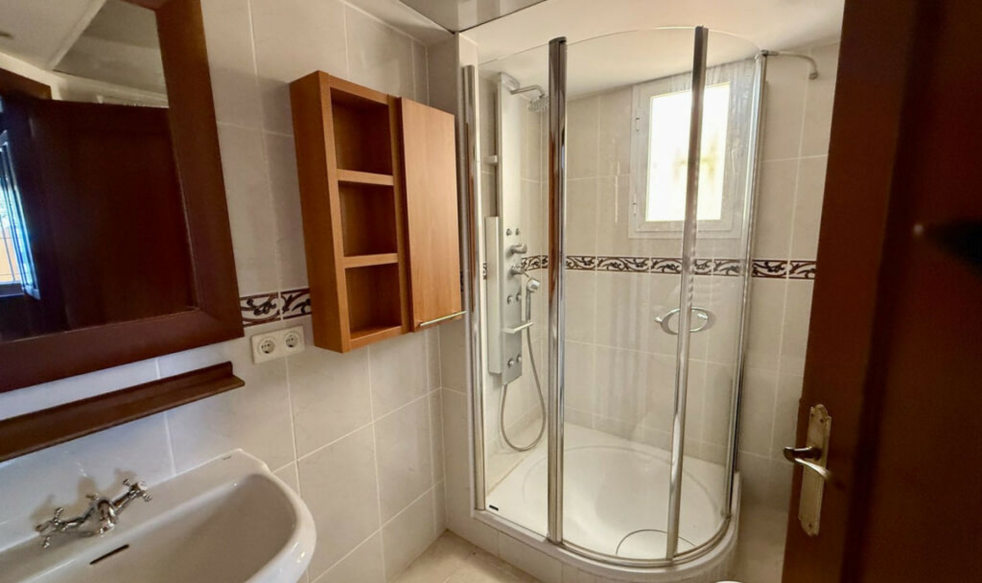 Resale - House -
Elviria