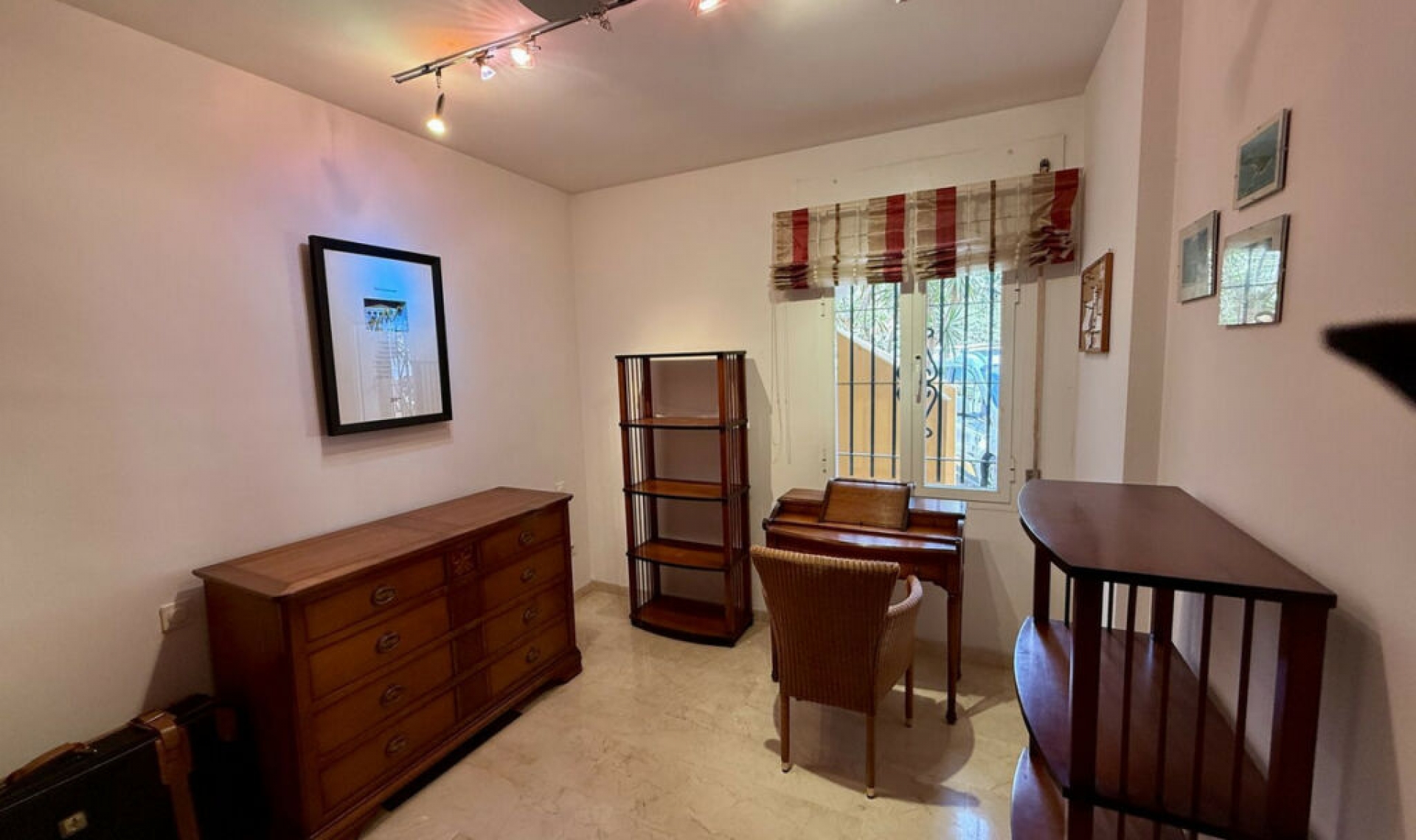 Resale - House -
Elviria