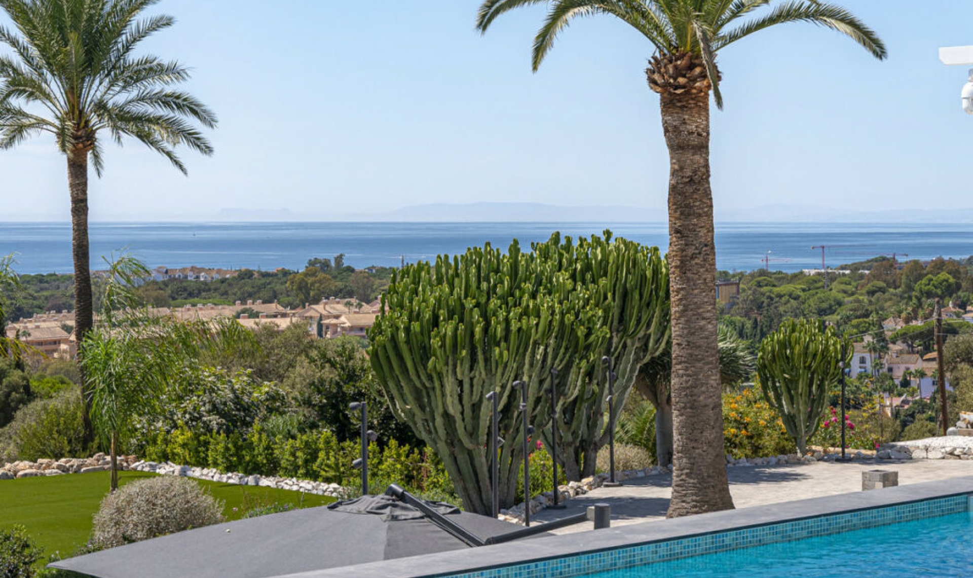 Resale - House -
Elviria