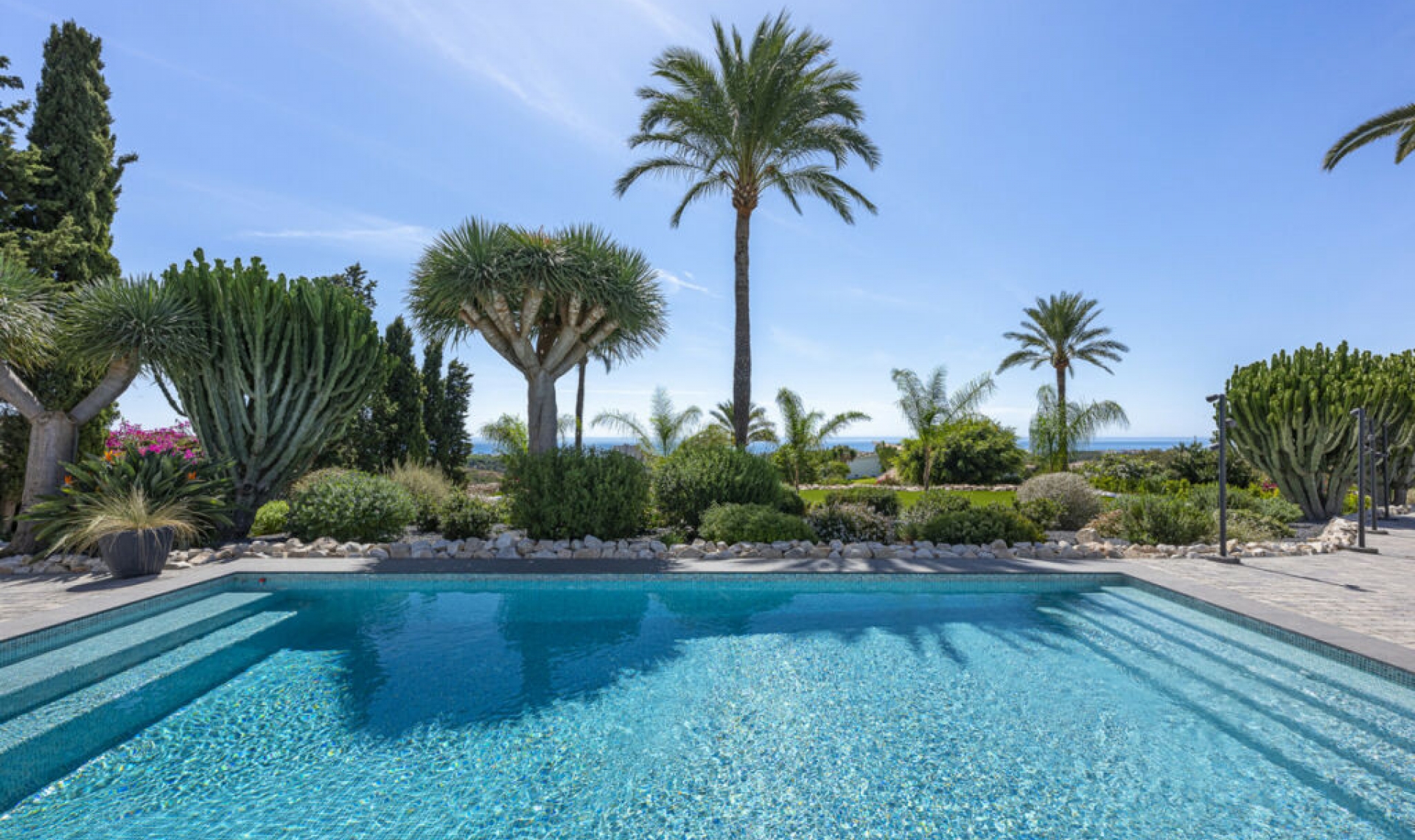 Resale - House -
Elviria