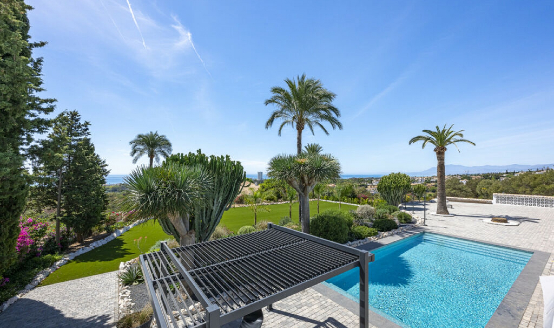 Resale - House -
Elviria