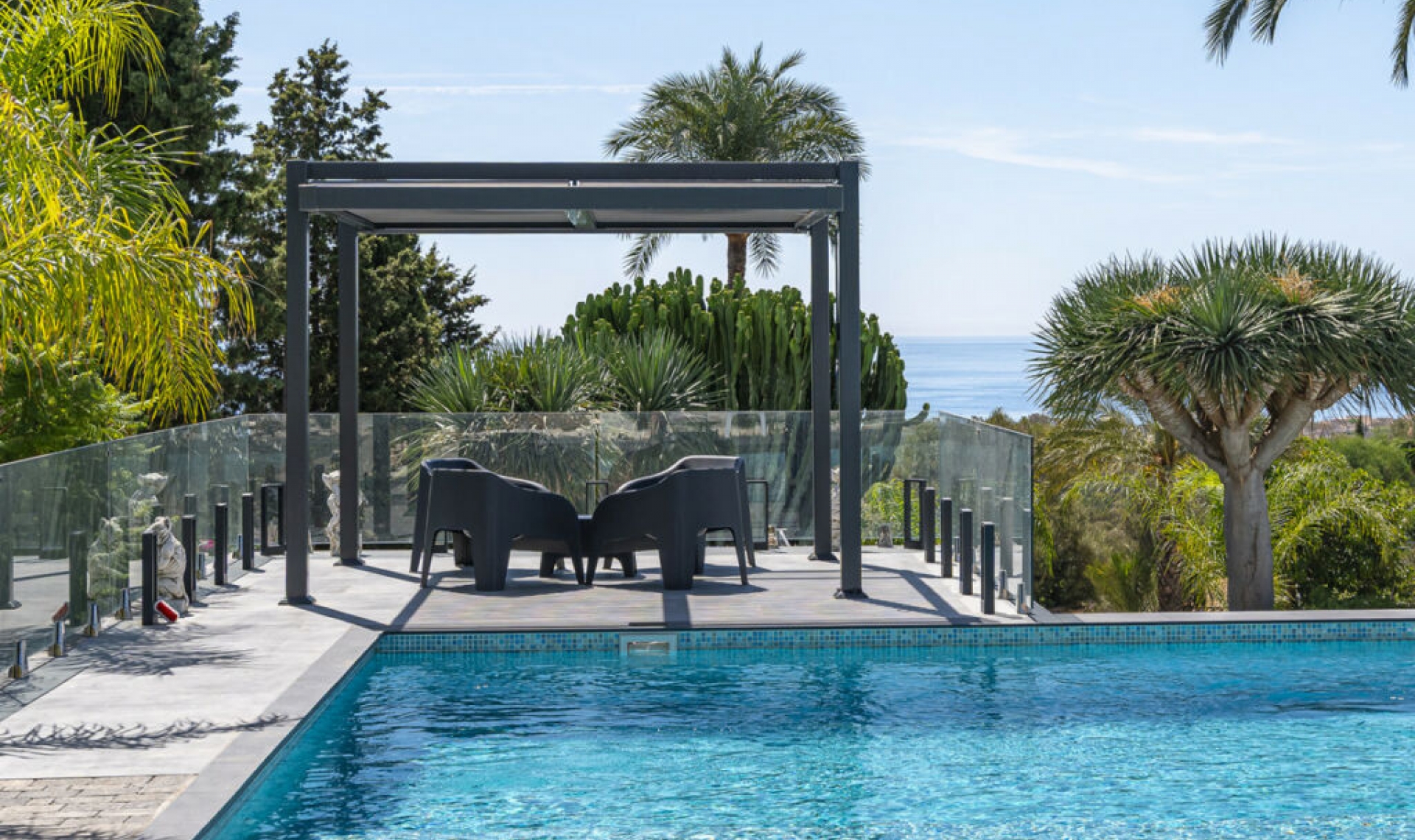 Resale - House -
Elviria