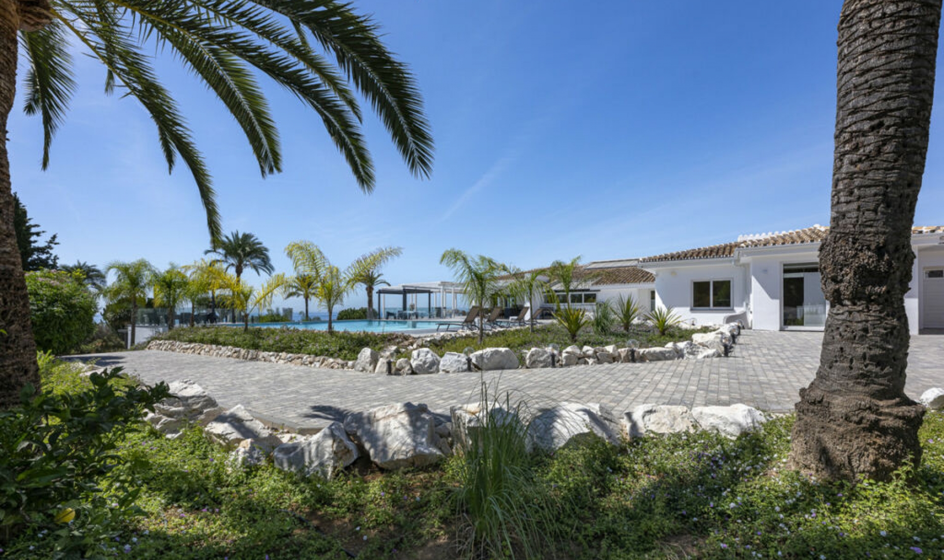 Resale - House -
Elviria