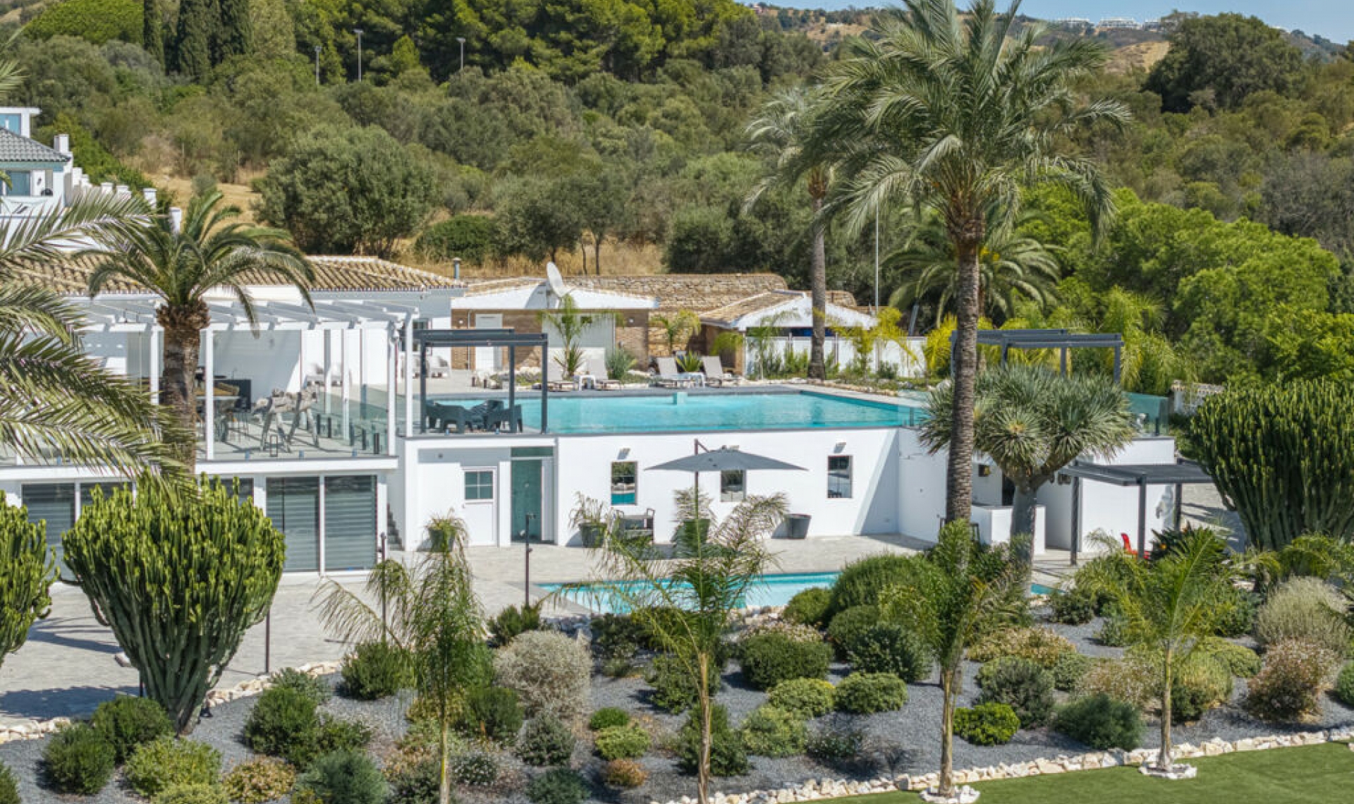 Resale - House -
Elviria