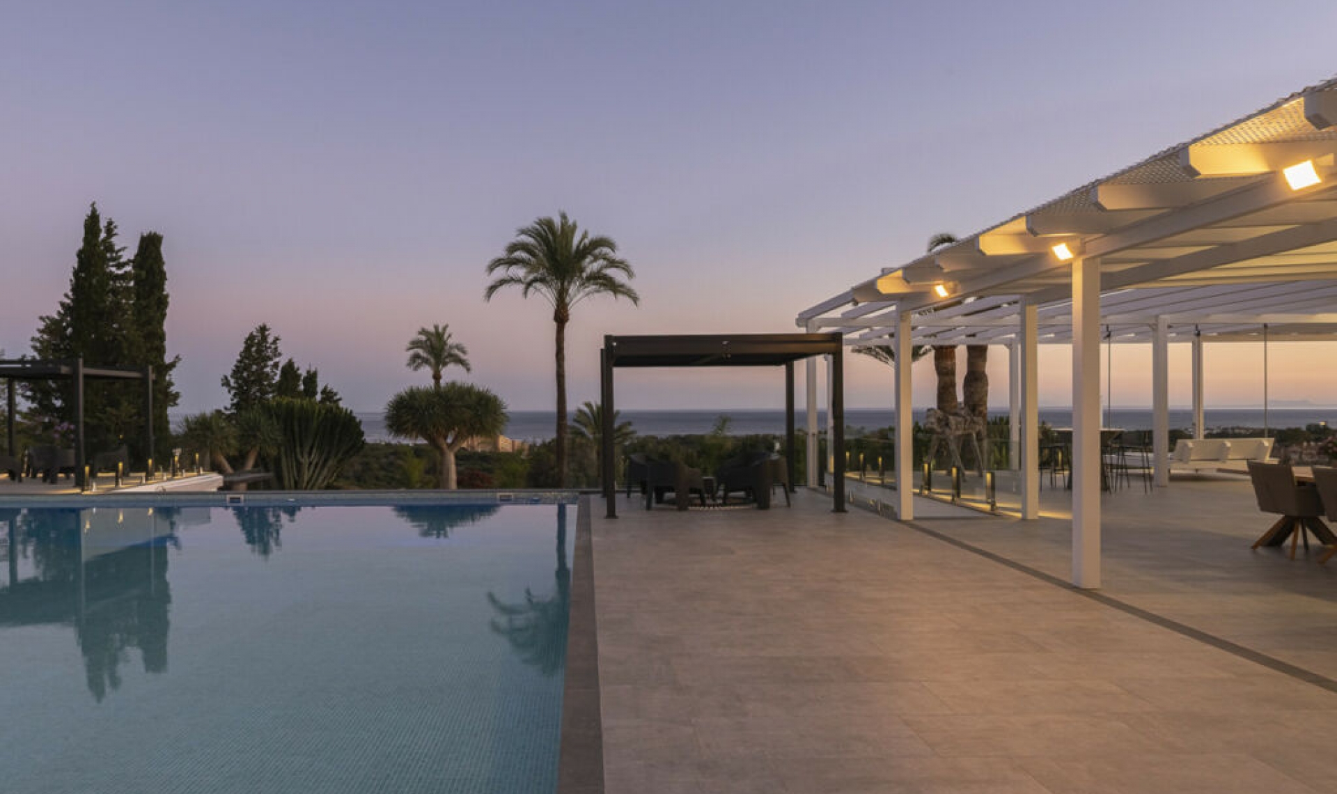 Resale - House -
Elviria