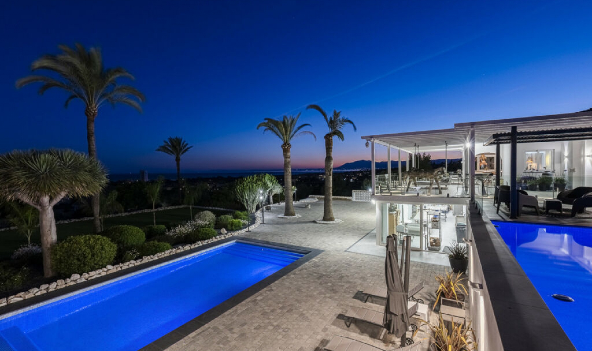 Resale - House -
Elviria