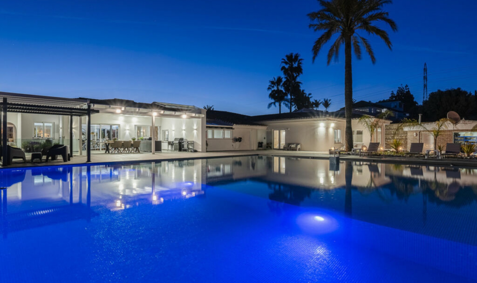 Resale - House -
Elviria