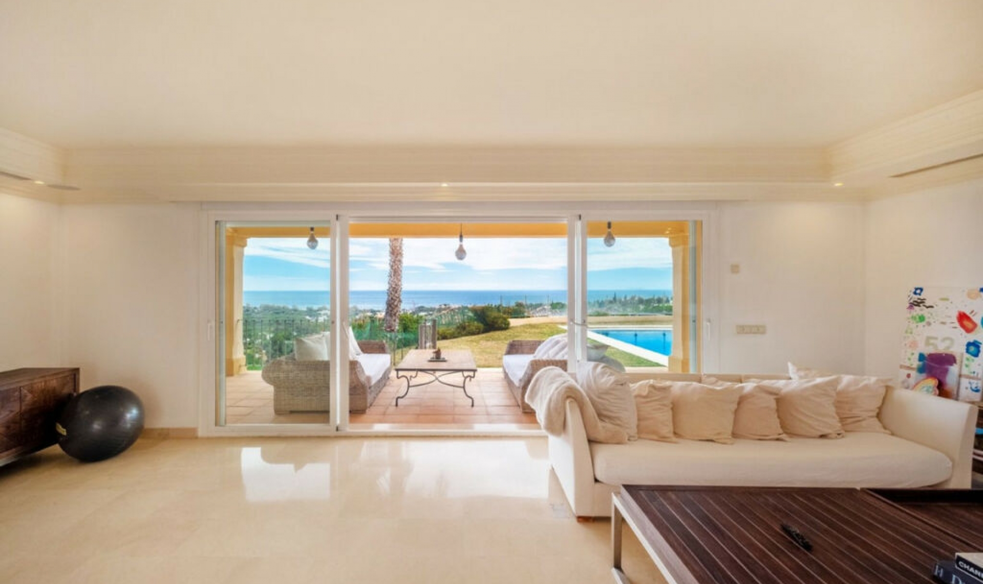 Resale - House -
Elviria