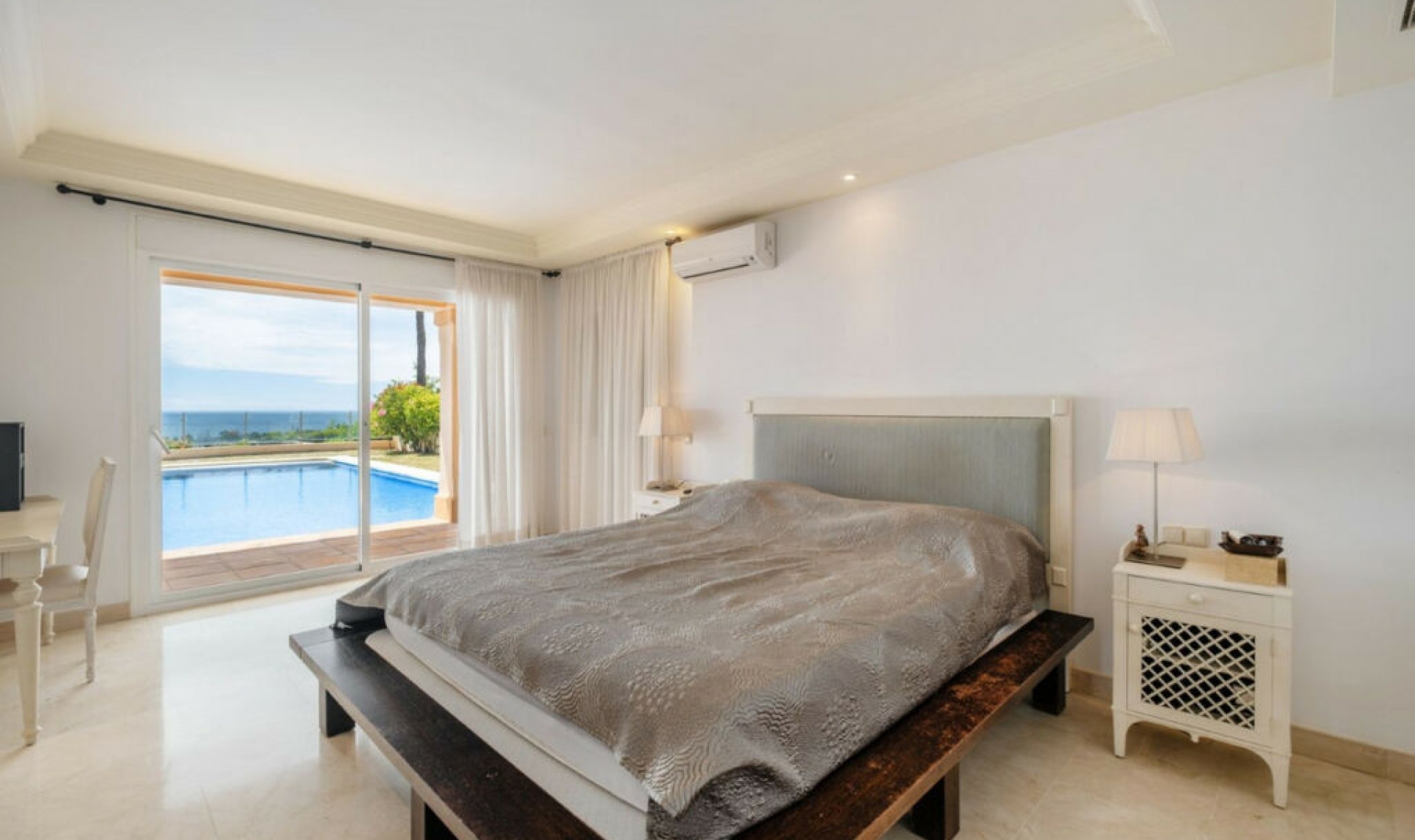 Resale - House -
Elviria