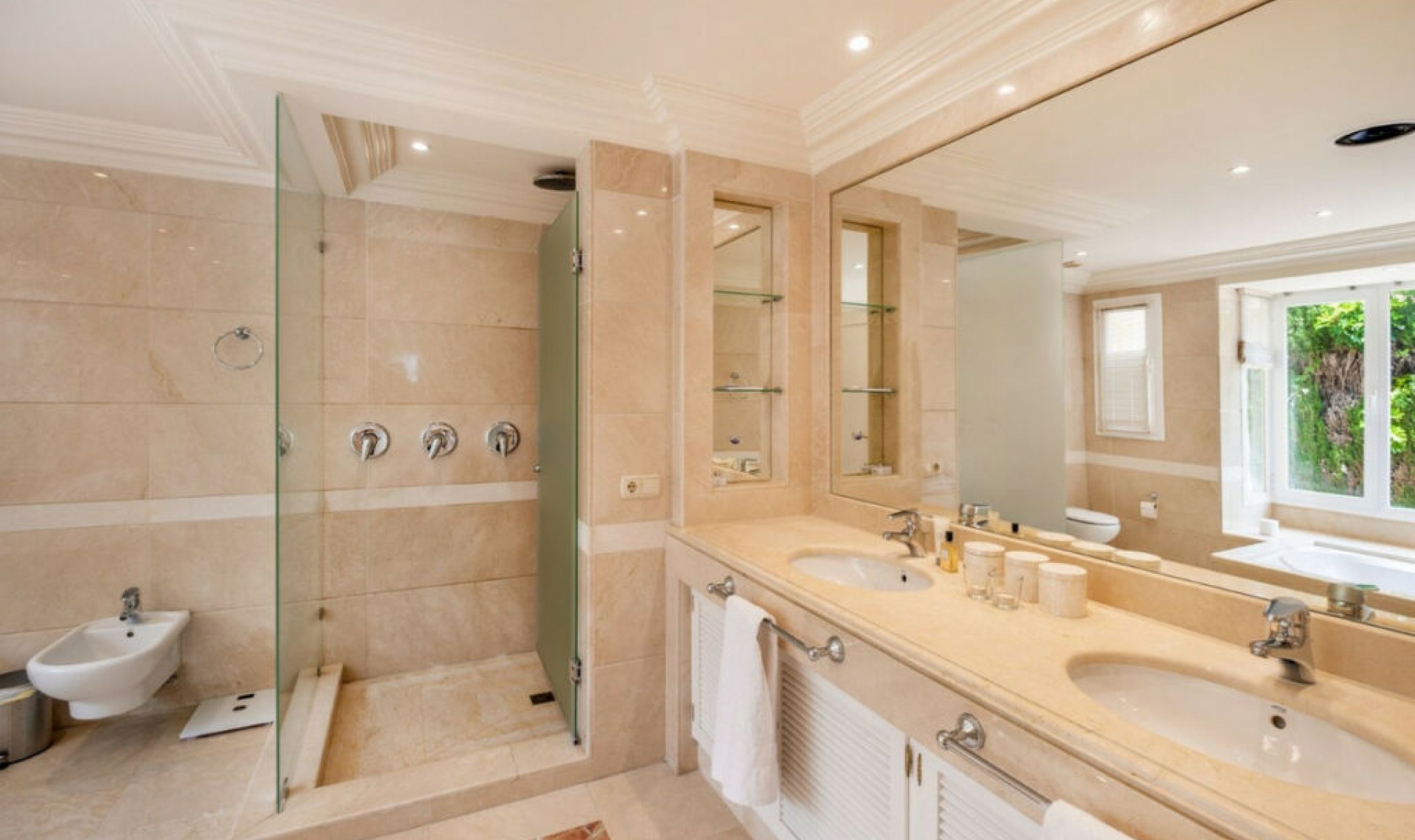 Resale - House -
Elviria