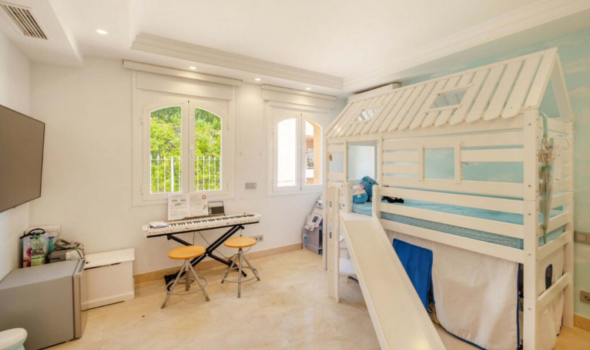 Resale - House -
Elviria