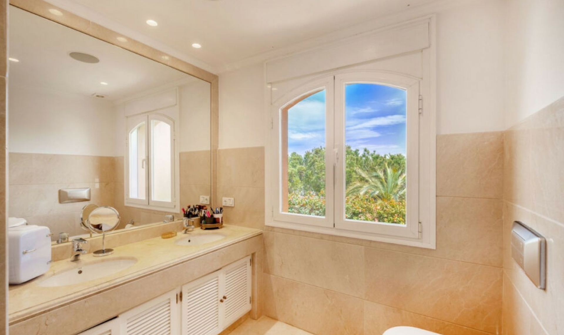 Resale - House -
Elviria