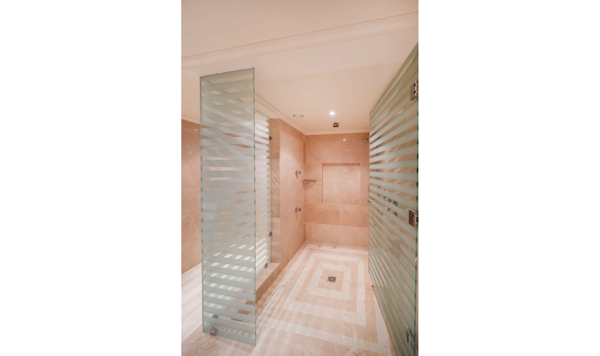 Resale - House -
Elviria