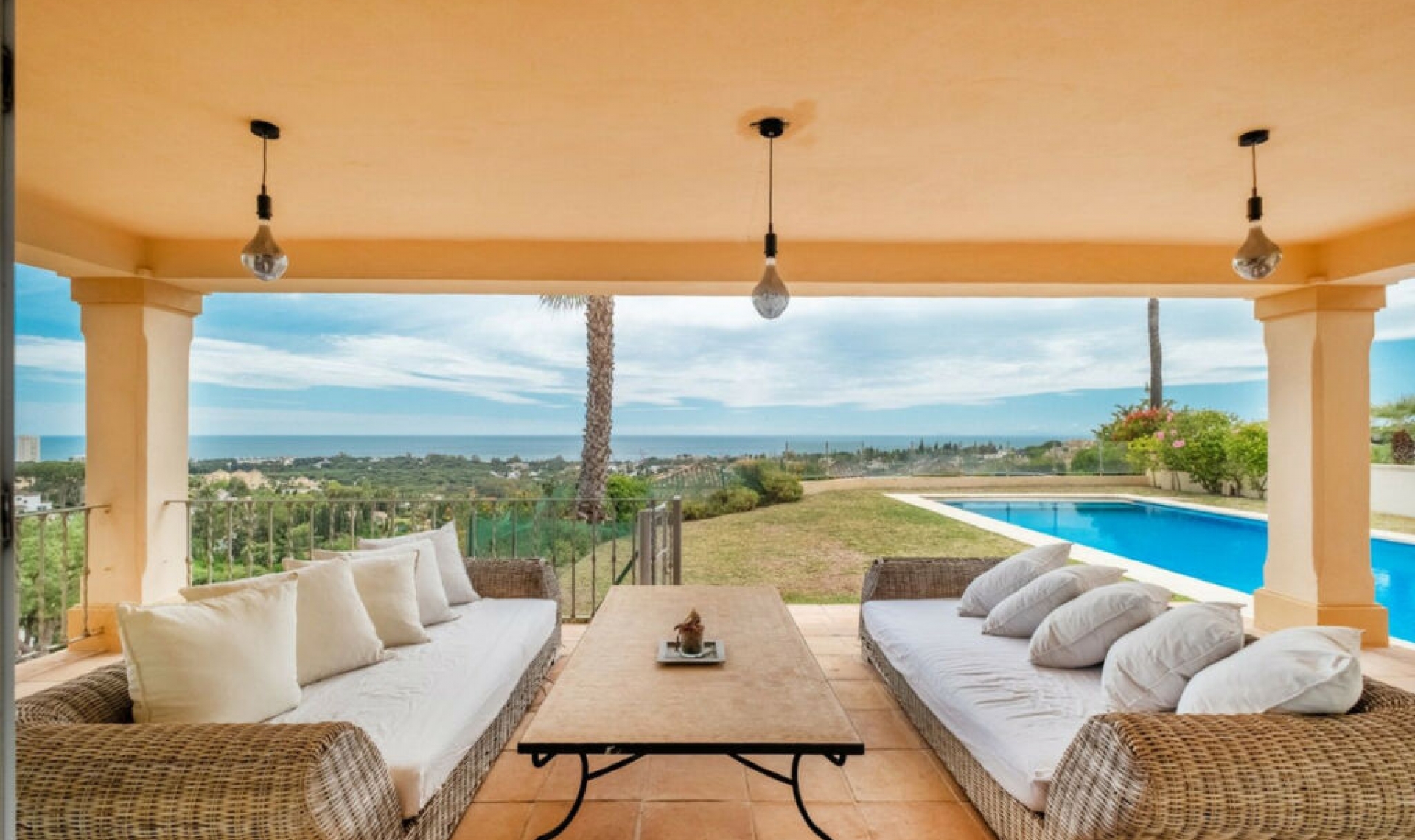 Resale - House -
Elviria