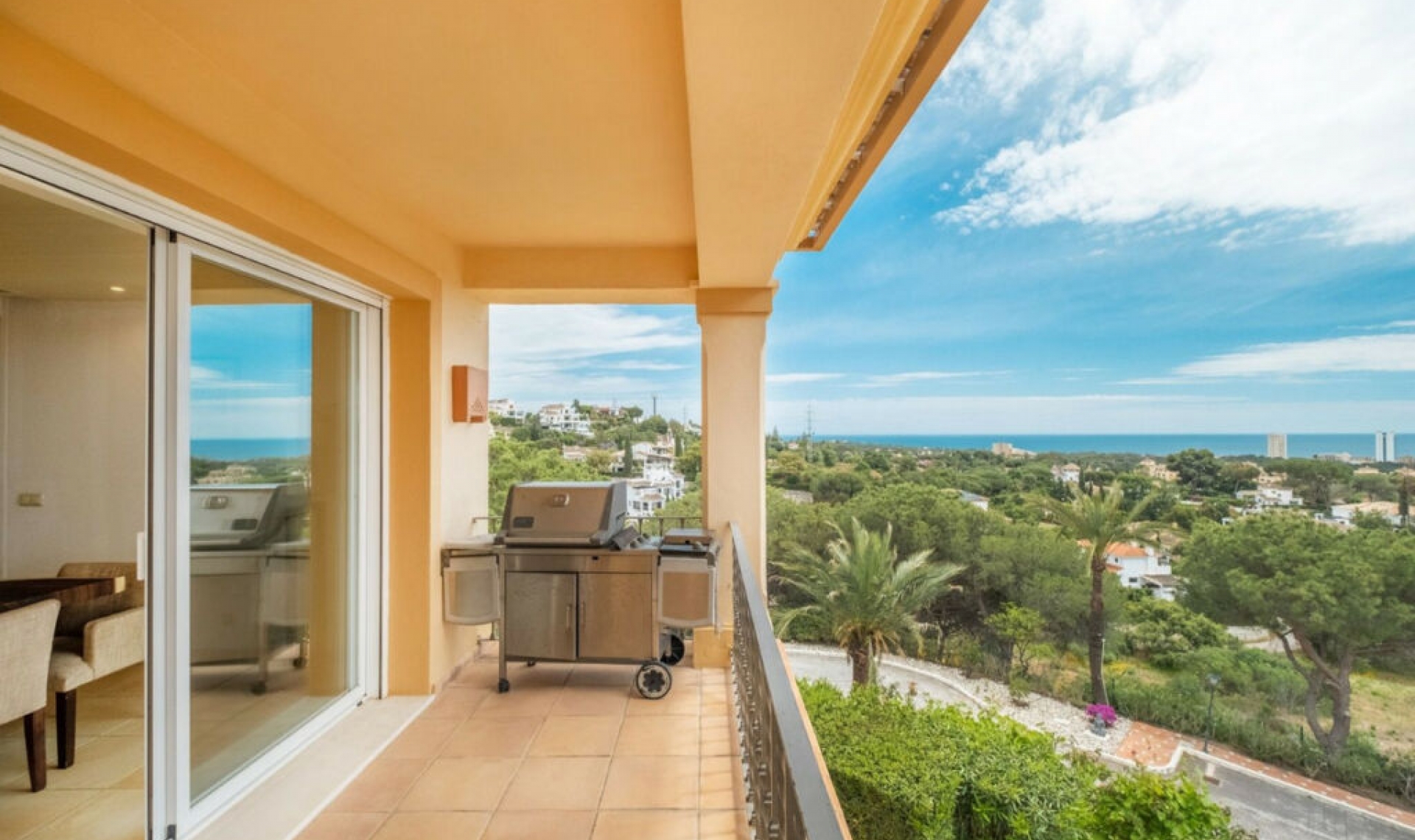 Resale - House -
Elviria