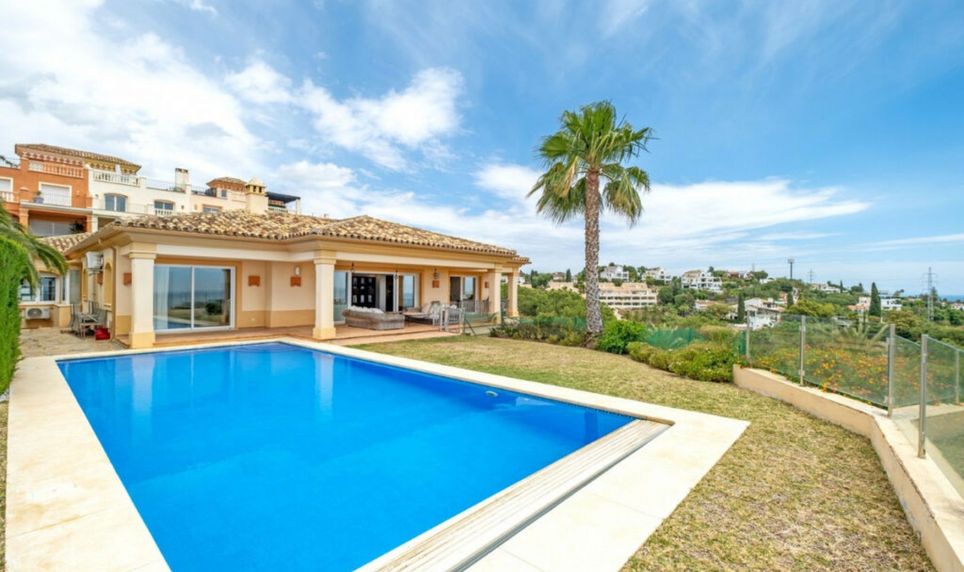 Resale - House -
Elviria