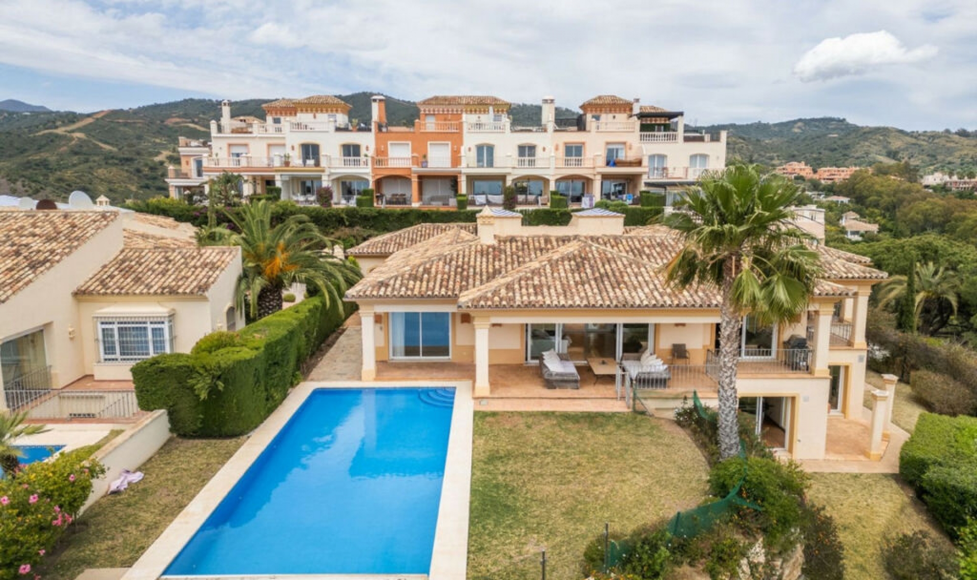 Resale - House -
Elviria