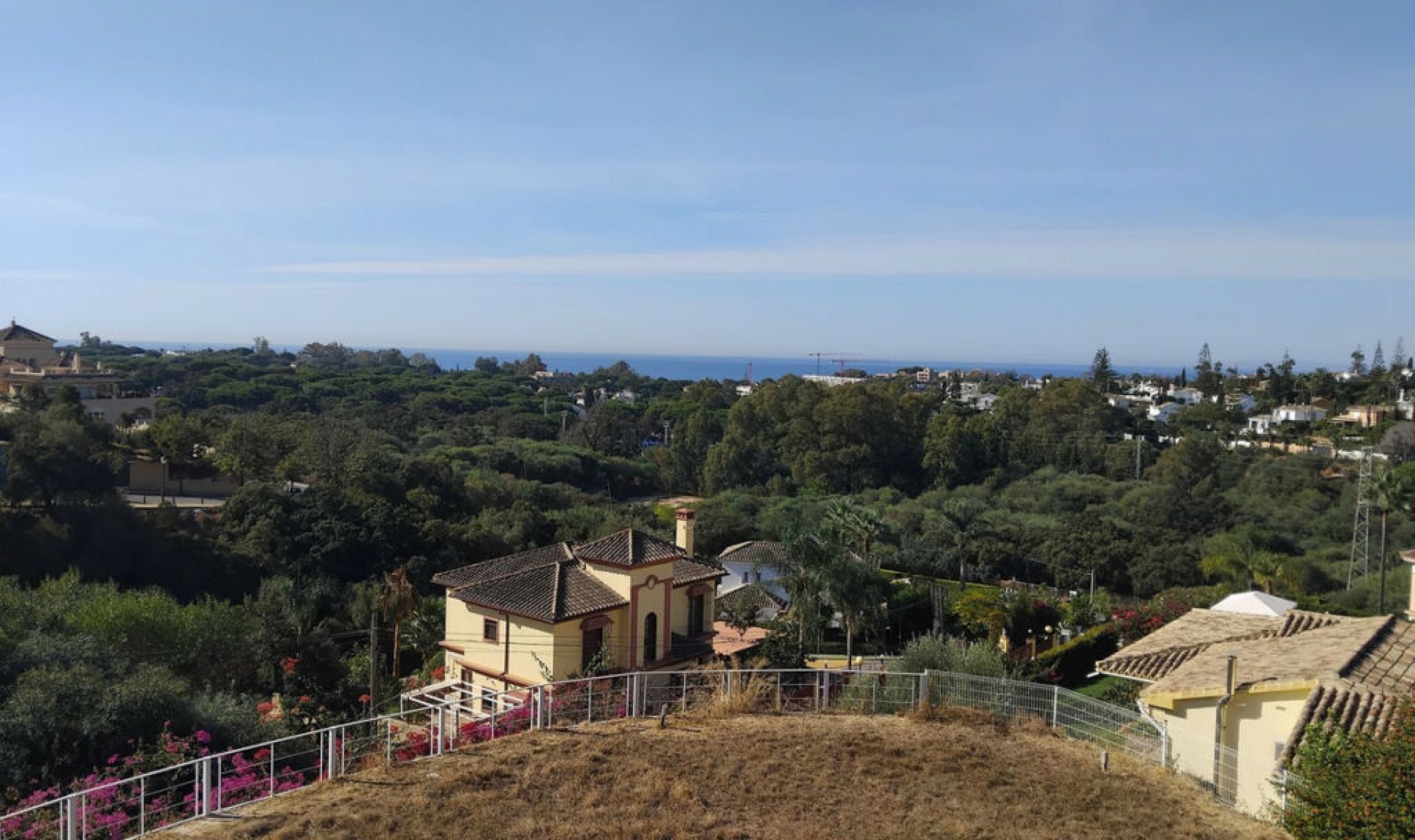 Resale - House -
Elviria