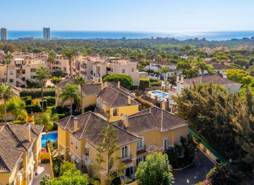 Resale - House -
Elviria