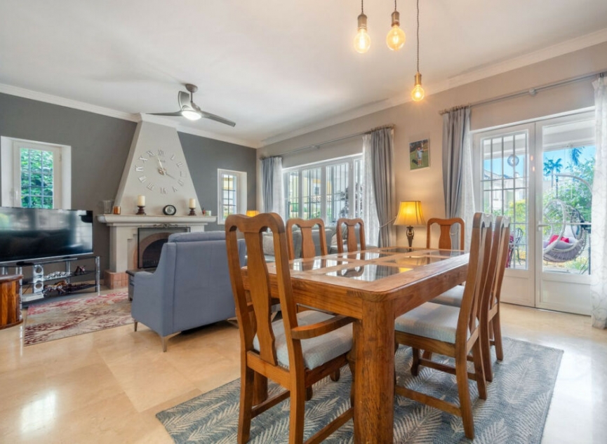 Resale - House -
Elviria