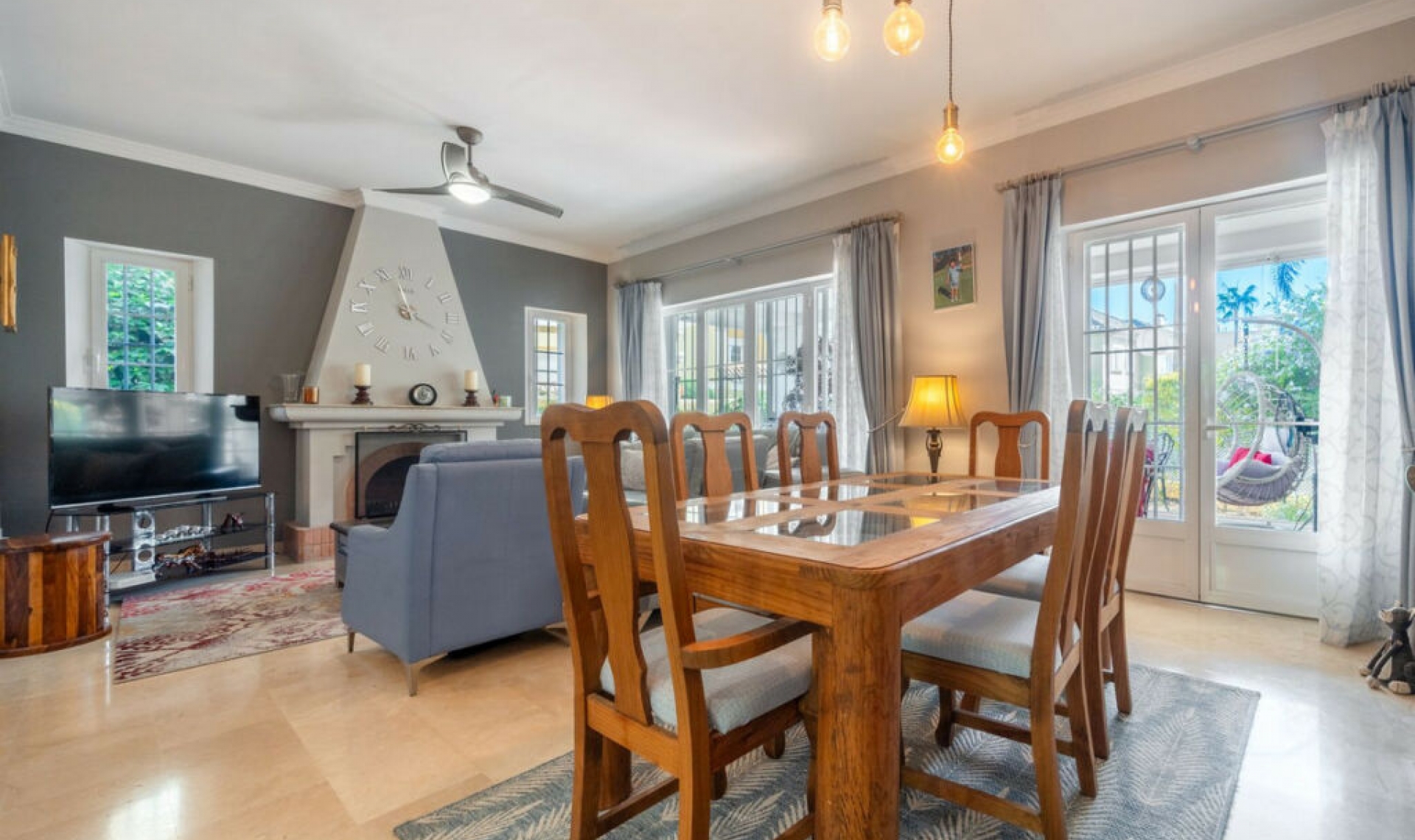 Resale - House -
Elviria