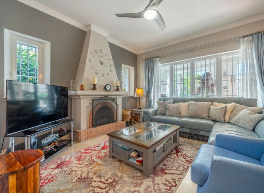 Resale - House -
Elviria