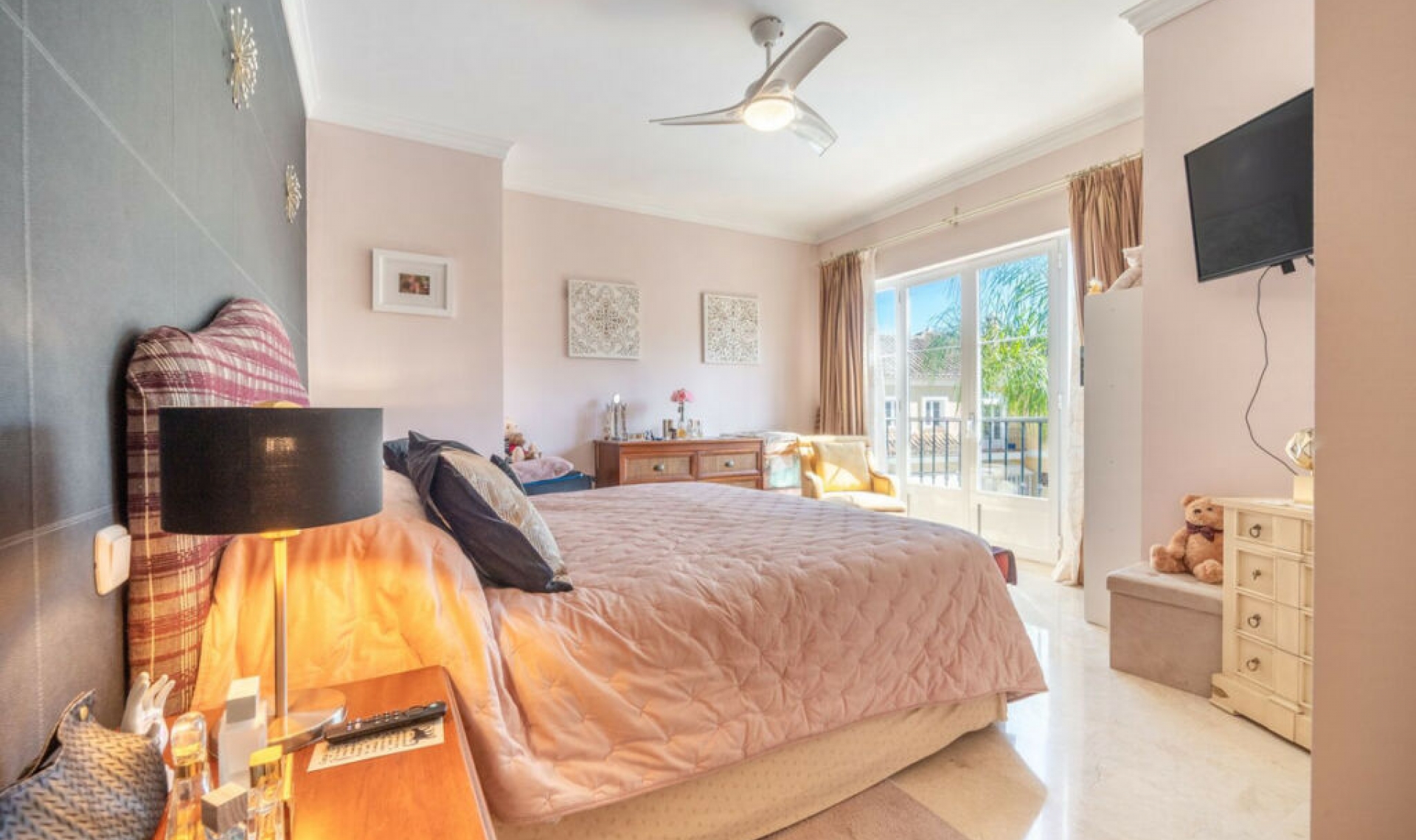 Resale - House -
Elviria