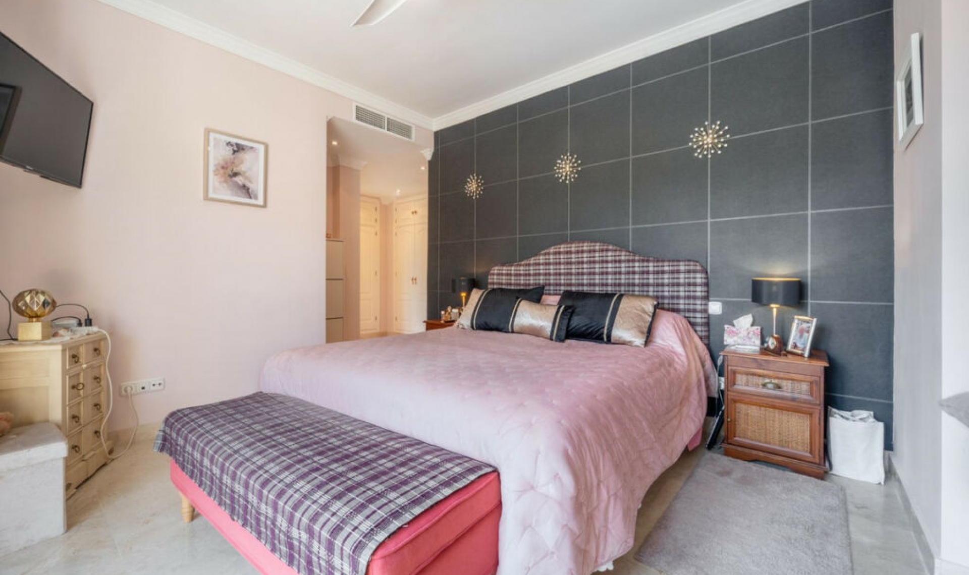 Resale - House -
Elviria