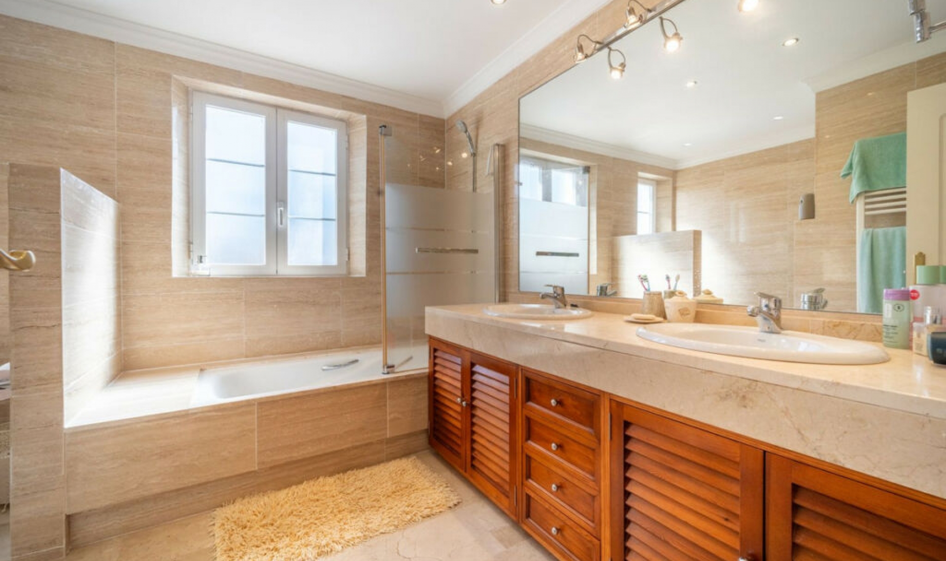 Resale - House -
Elviria