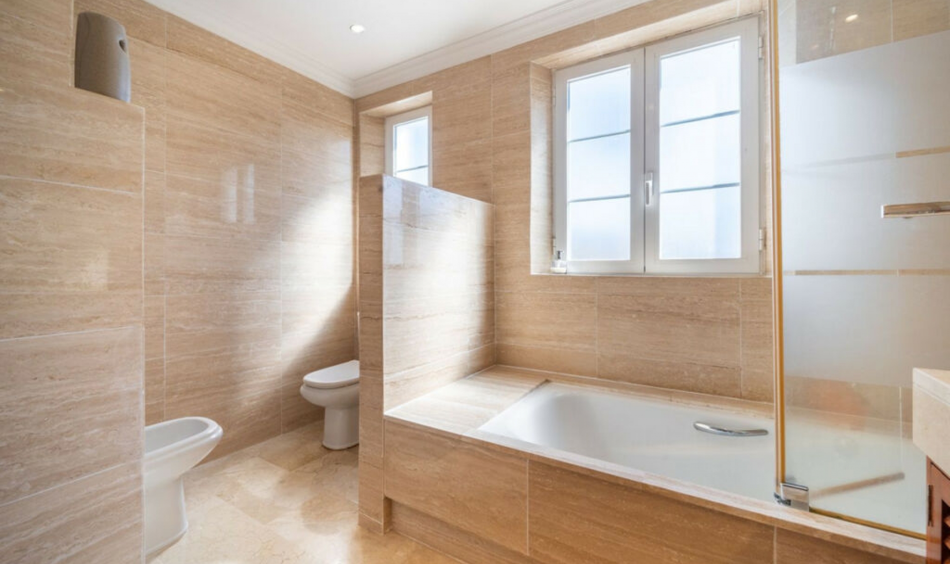 Resale - House -
Elviria