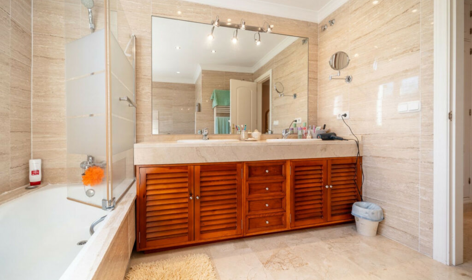 Resale - House -
Elviria