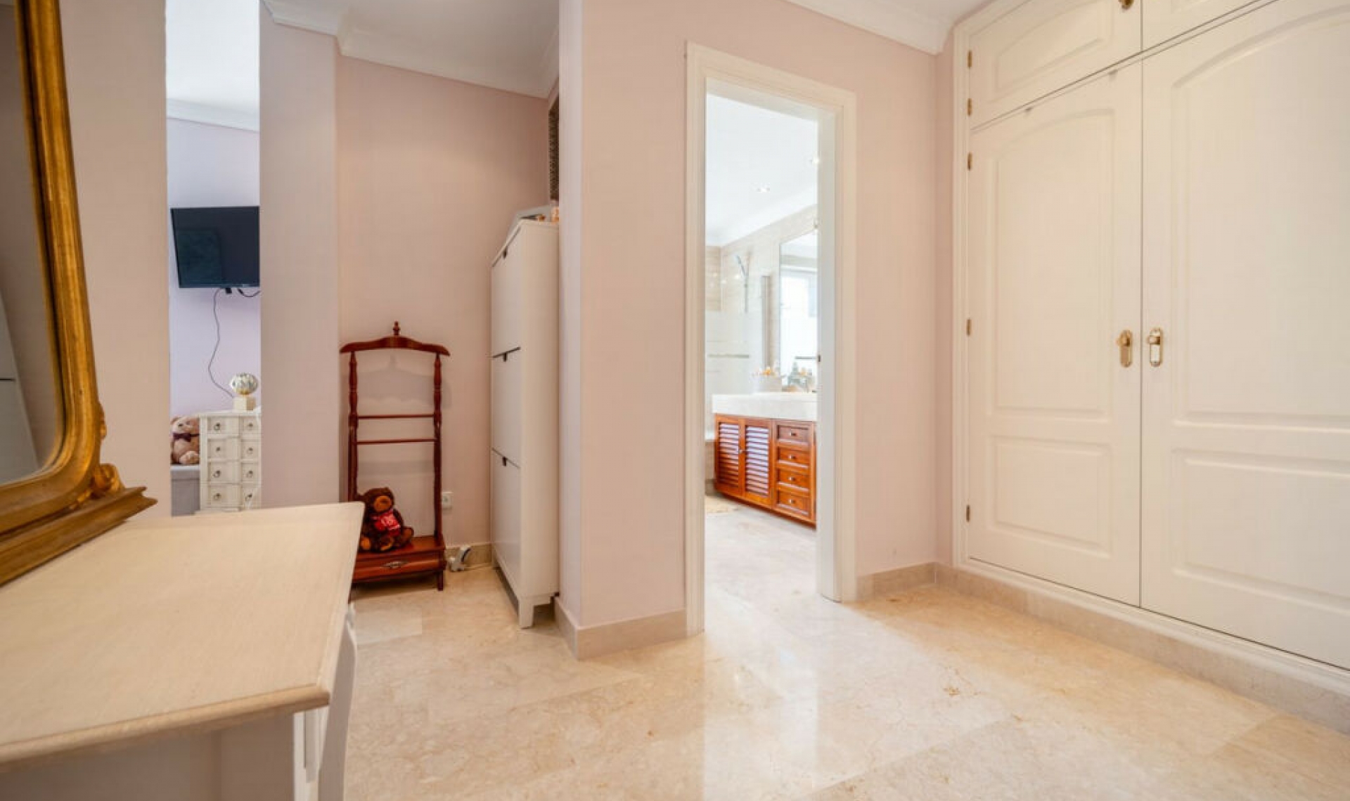 Resale - House -
Elviria