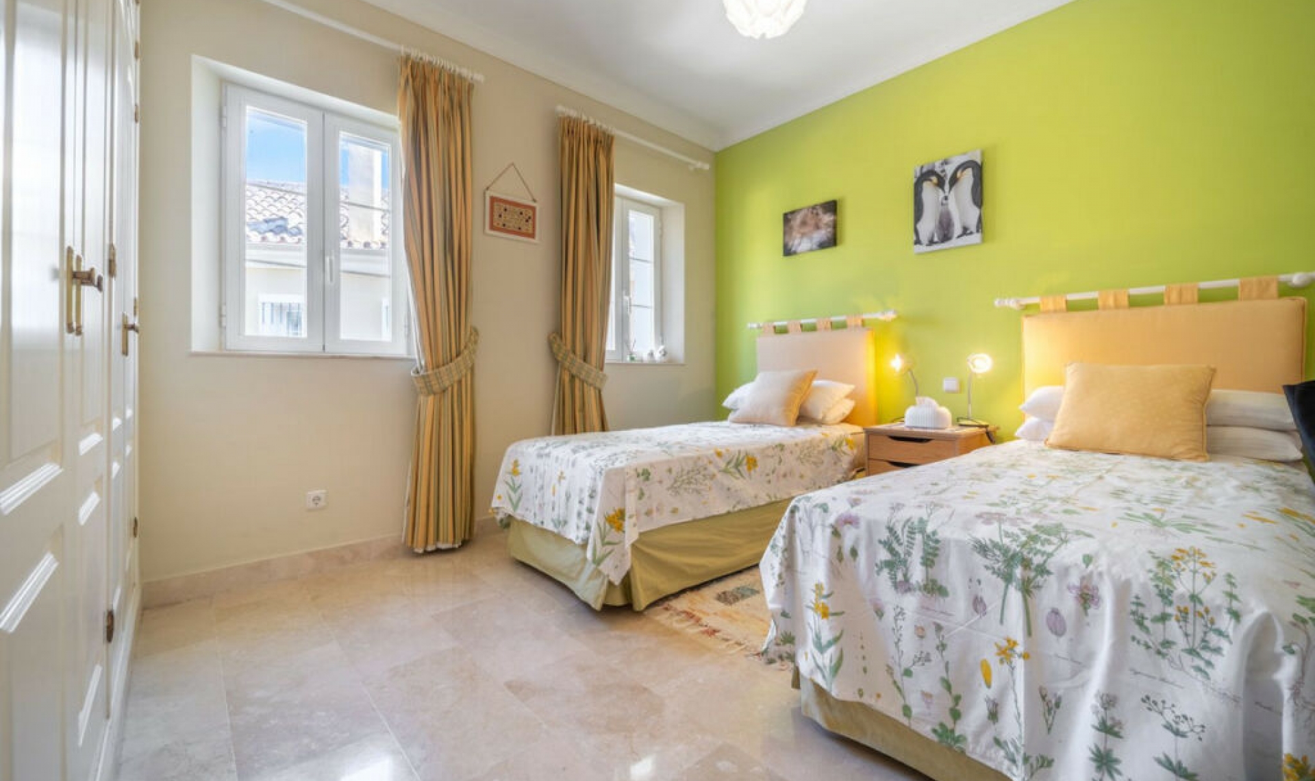 Resale - House -
Elviria