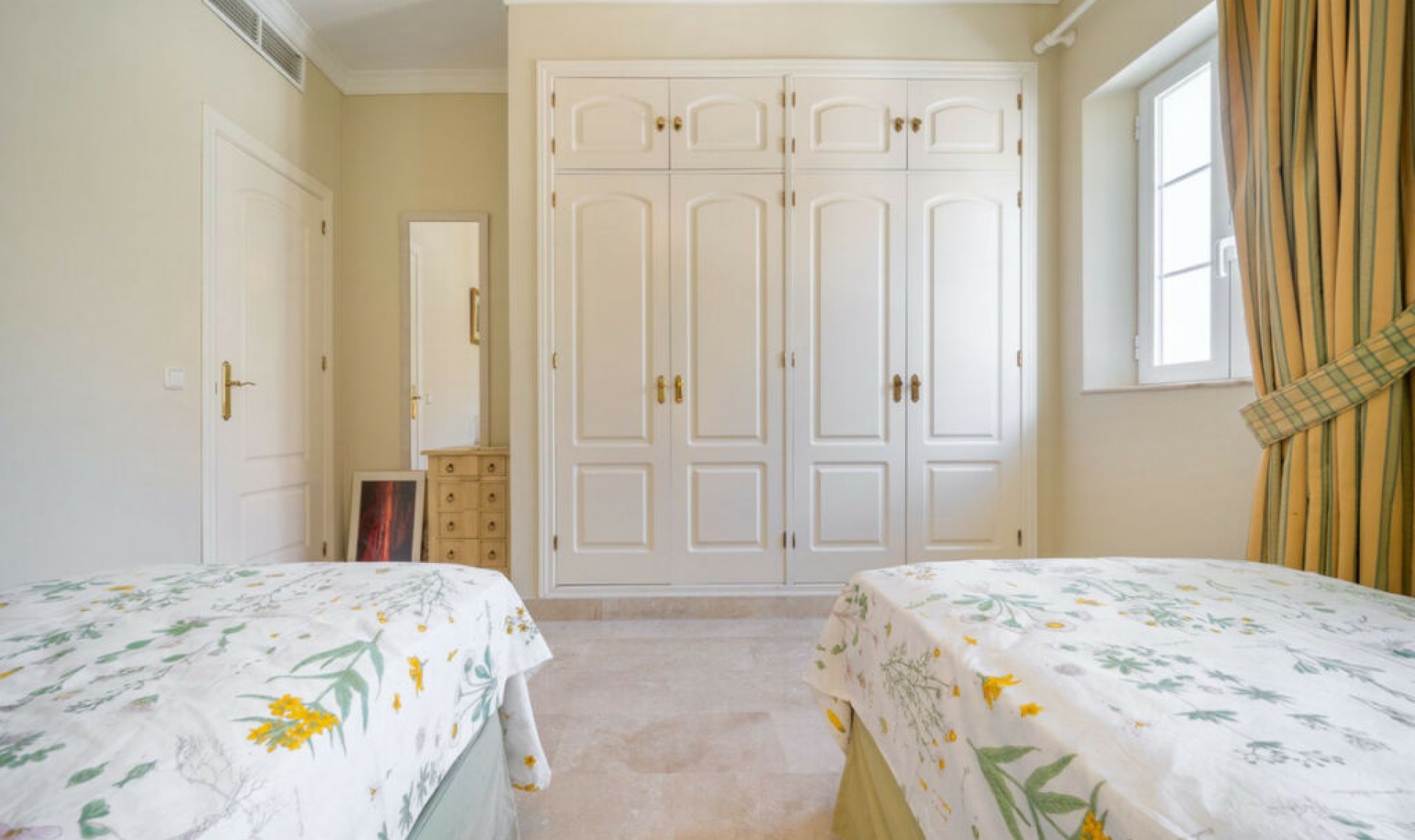 Resale - House -
Elviria