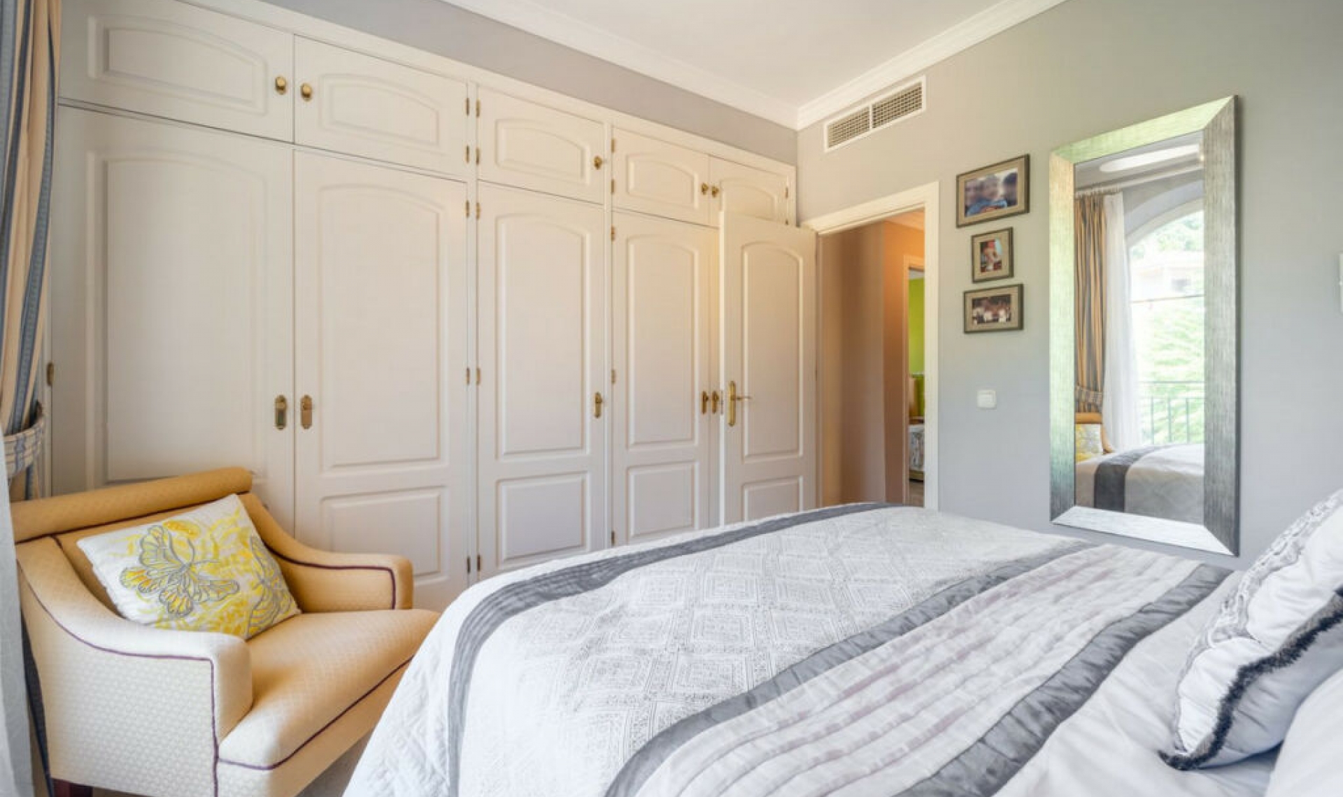 Resale - House -
Elviria