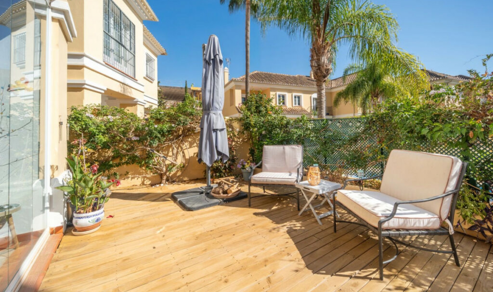 Resale - House -
Elviria