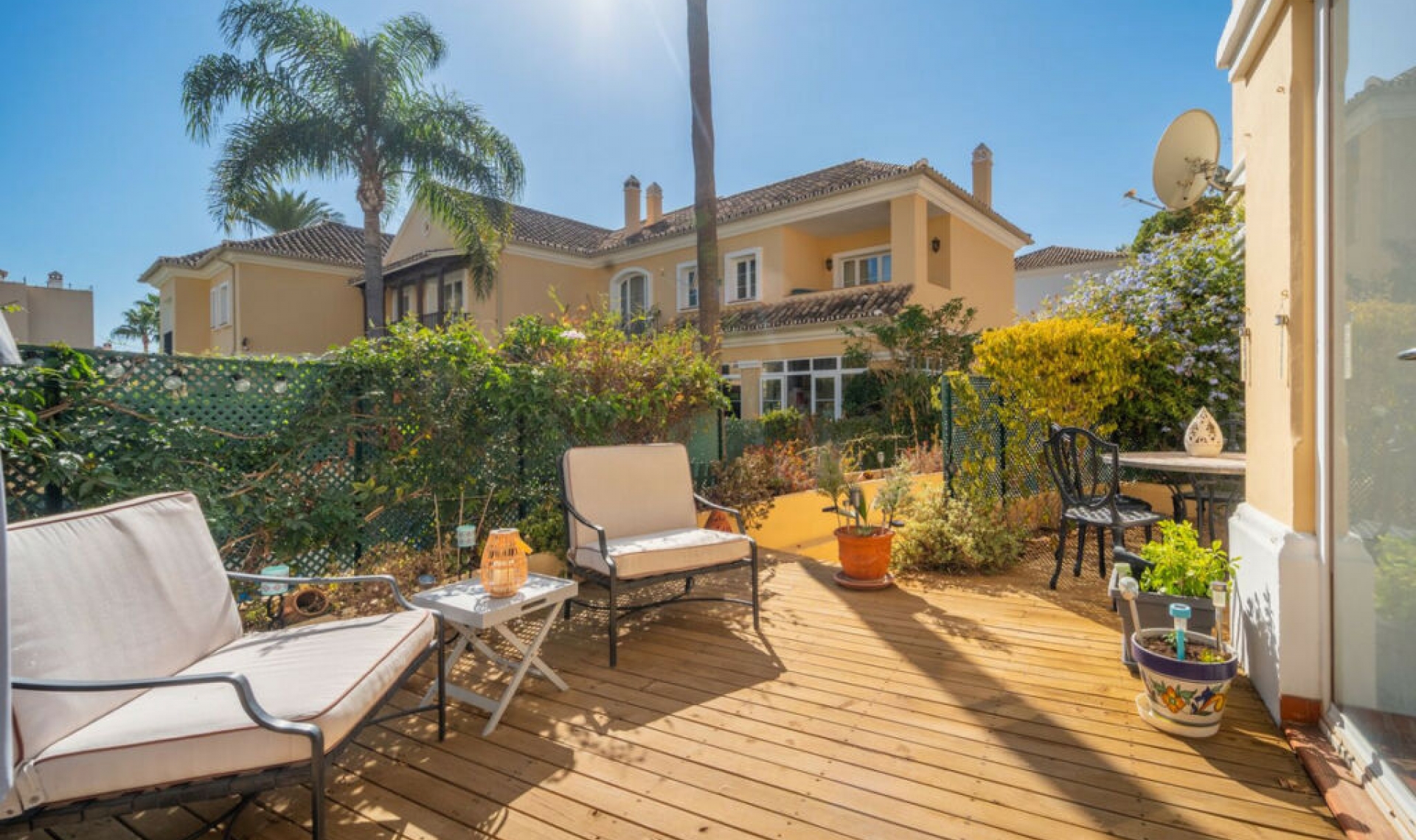 Resale - House -
Elviria