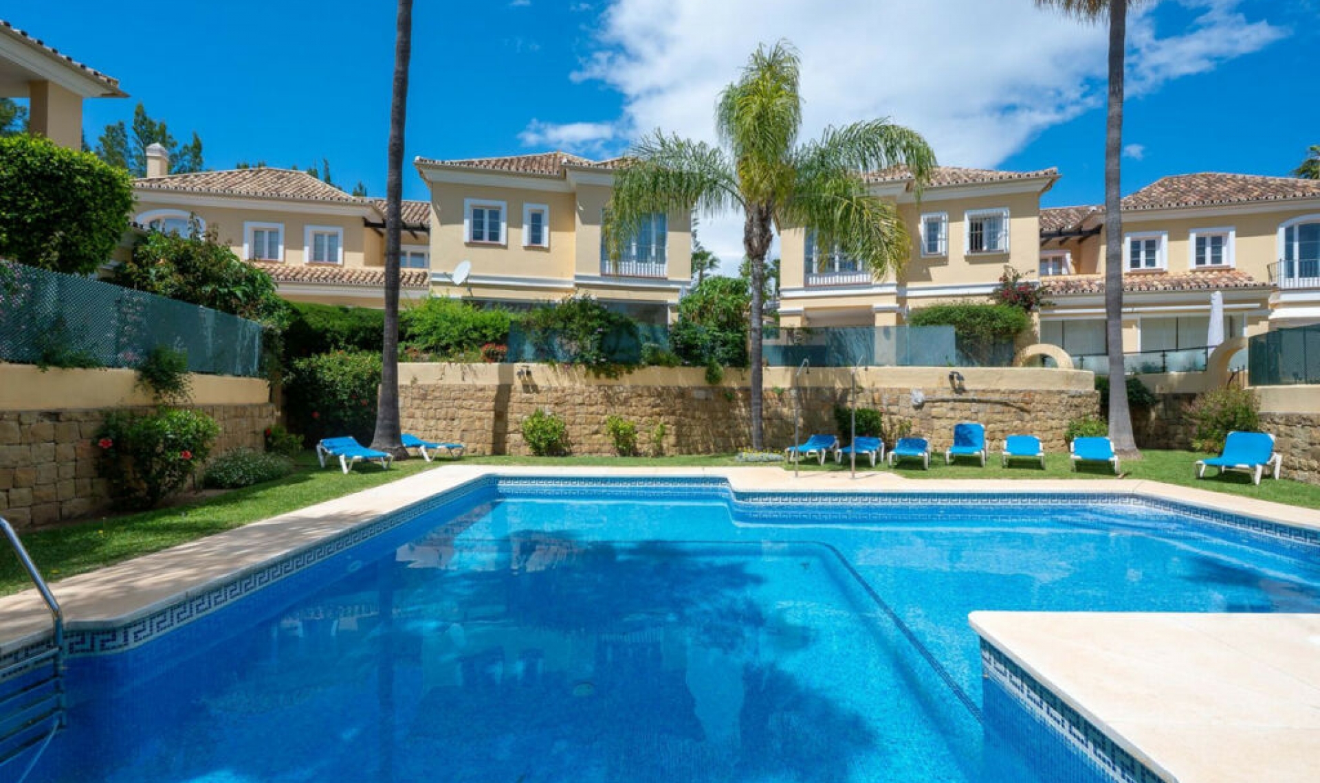 Resale - House -
Elviria