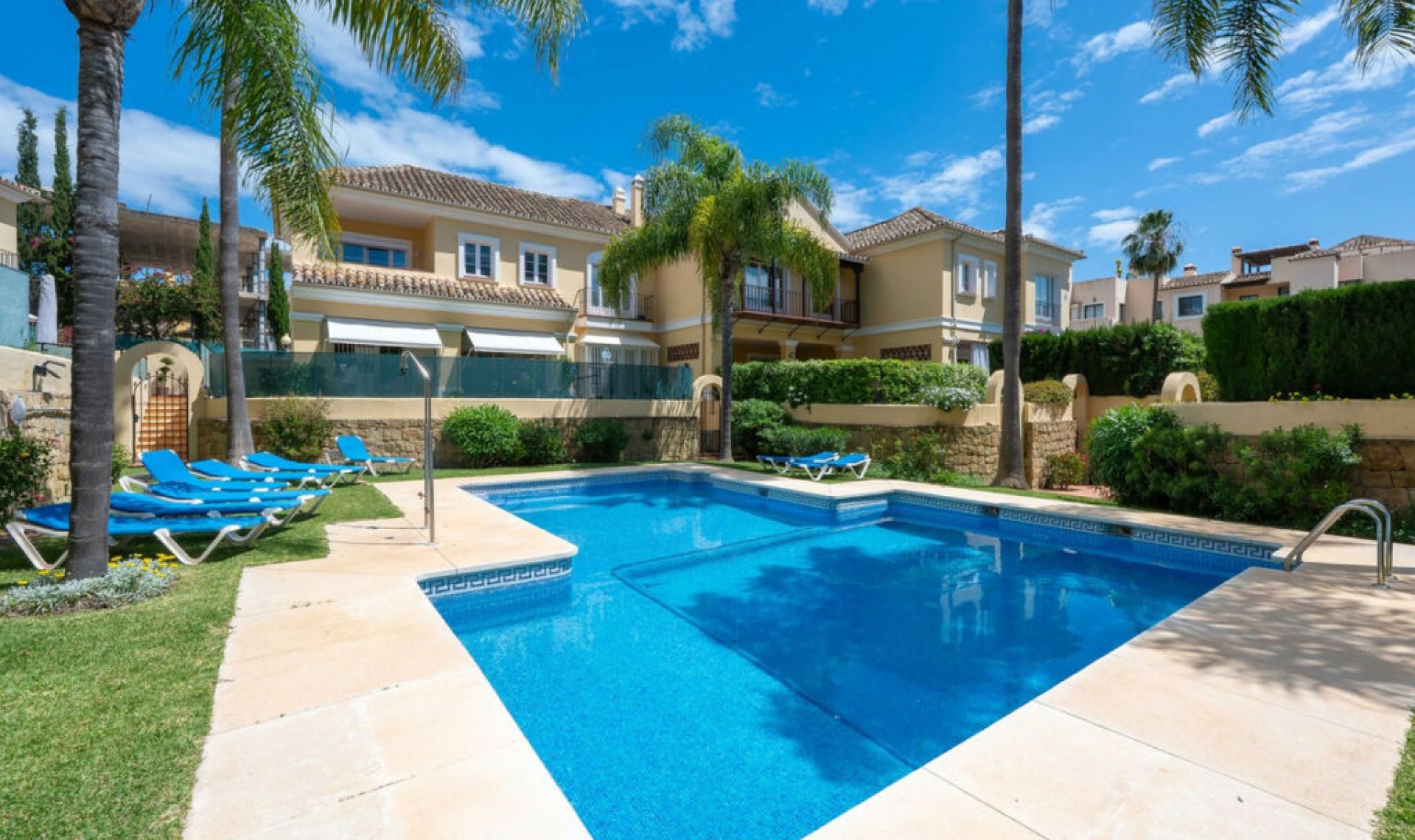 Resale - House -
Elviria