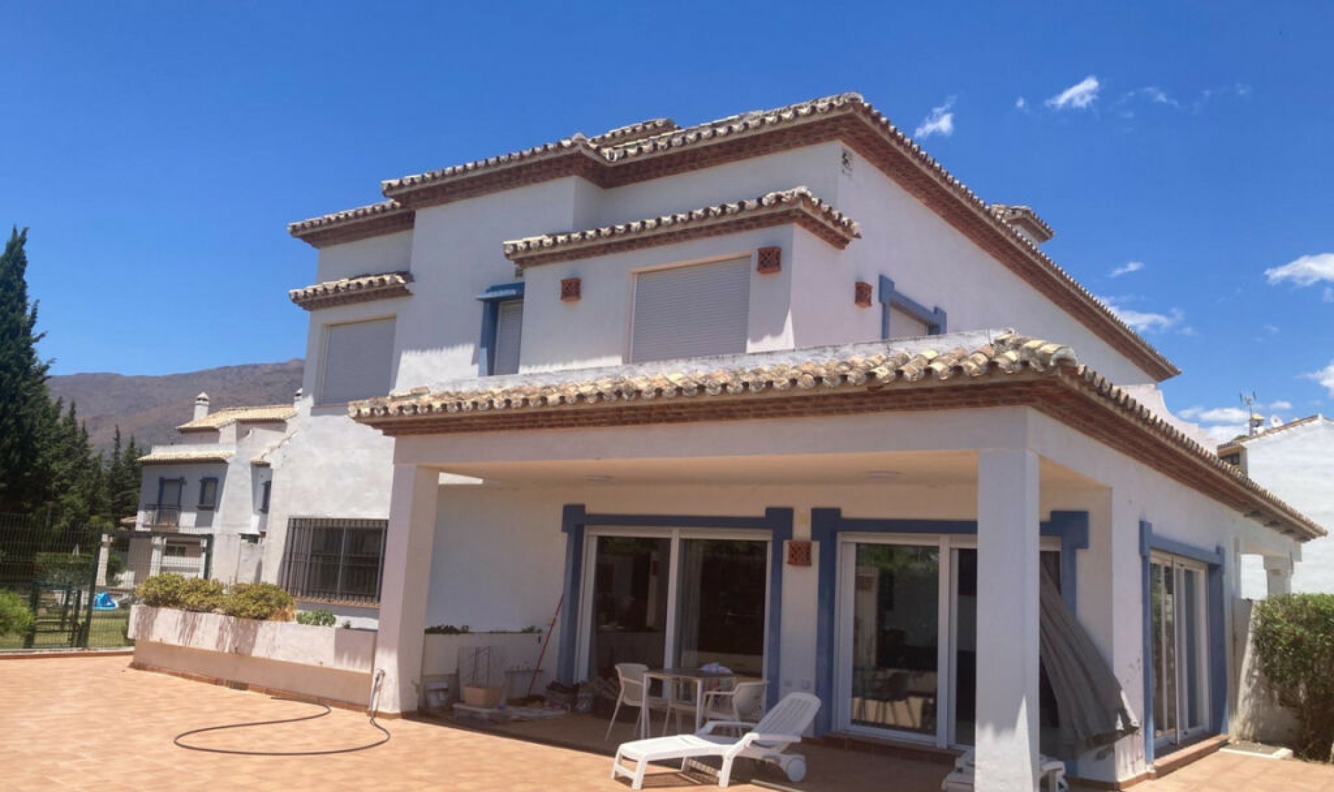 Resale - House -
Estepona