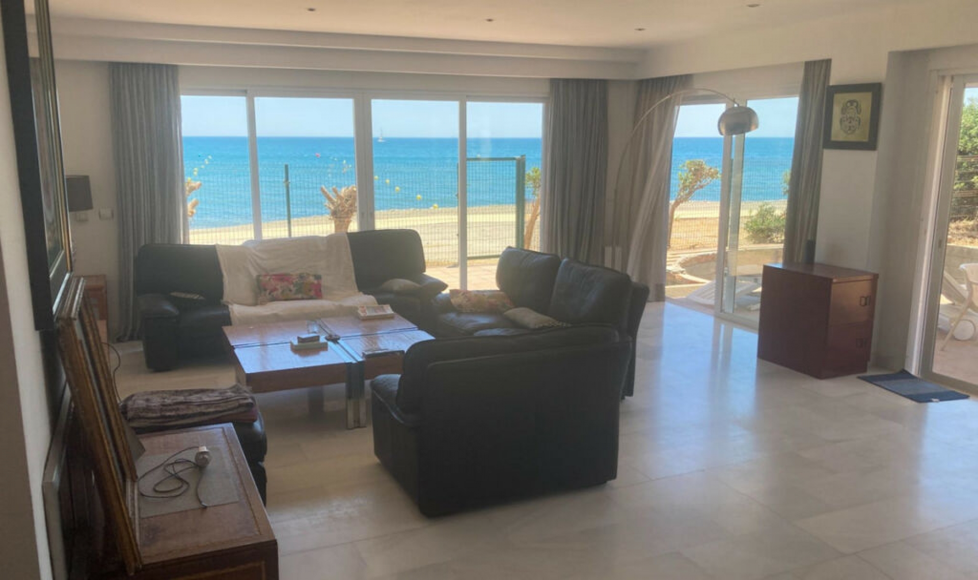 Resale - House -
Estepona