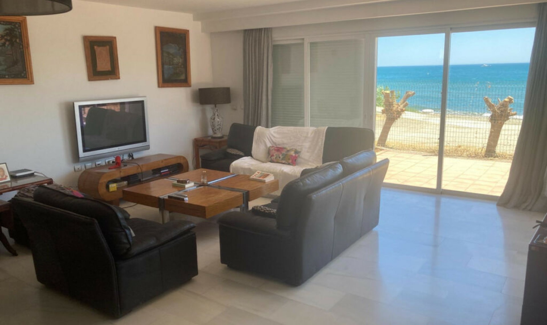 Resale - House -
Estepona